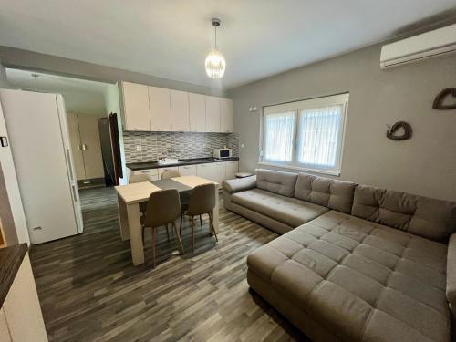 Deluxe One-Bedroom Apartment photo 1