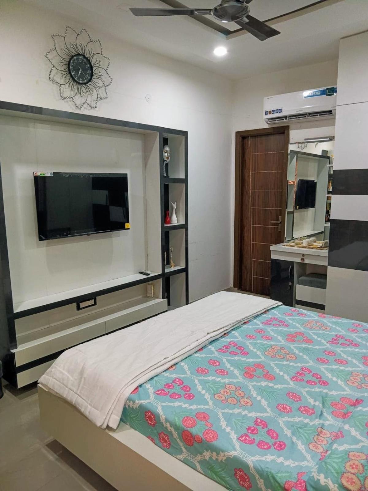 Deluxe King Room photo 3