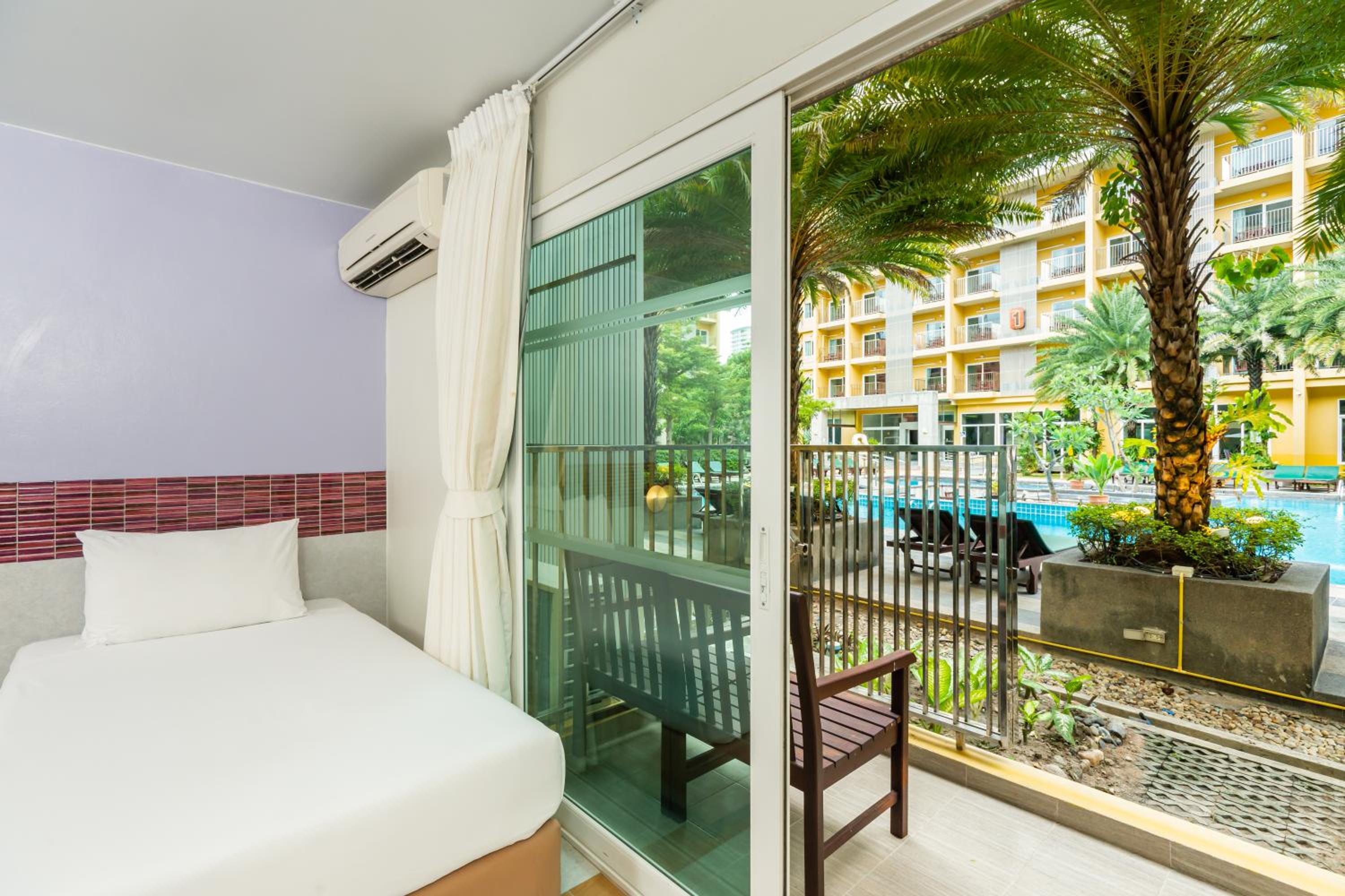 Deluxe Pool Access Room - Photo 1