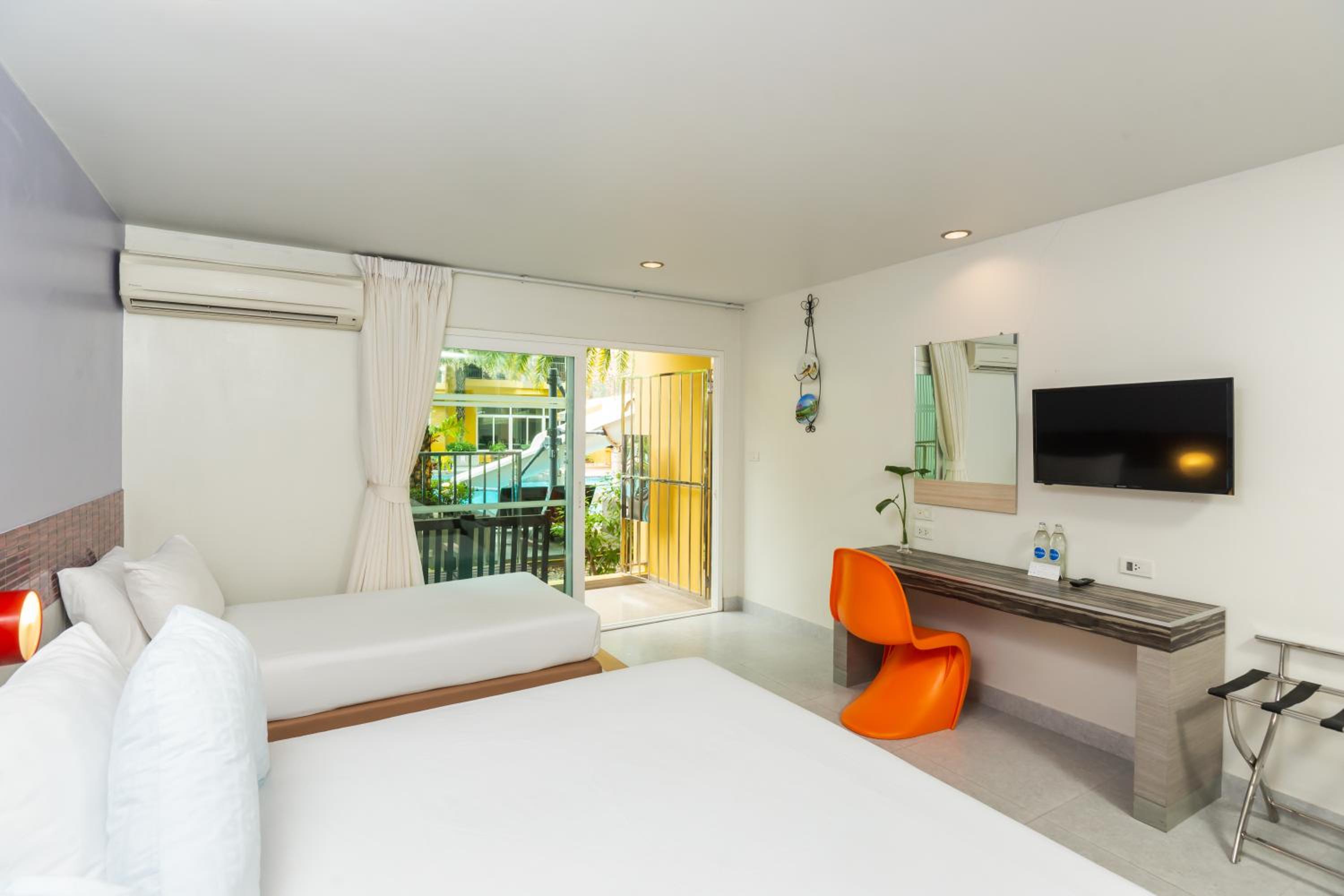 Deluxe Pool Access Room - Photo 5