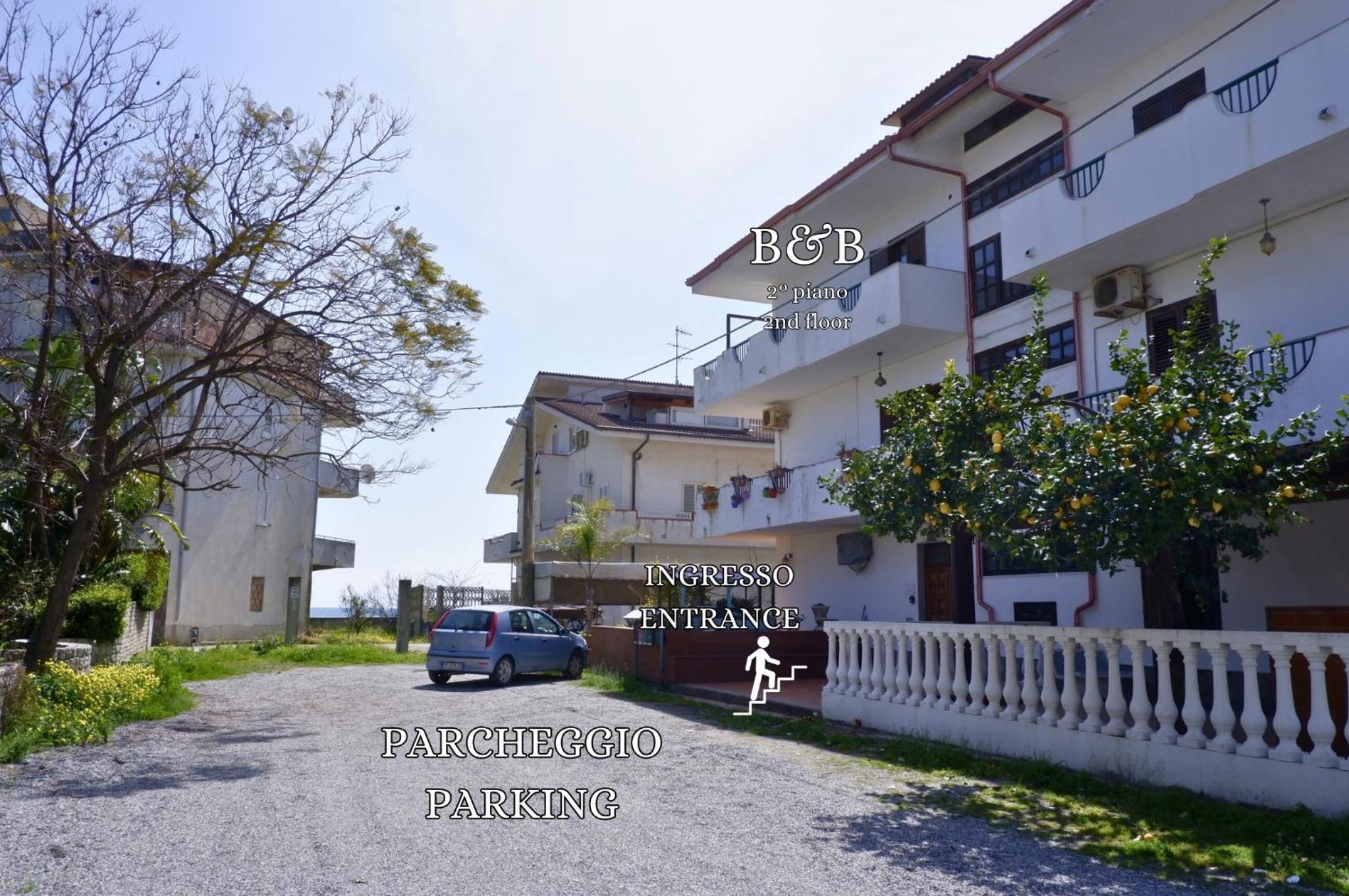 Double or Twin Room with Sea View photo 3