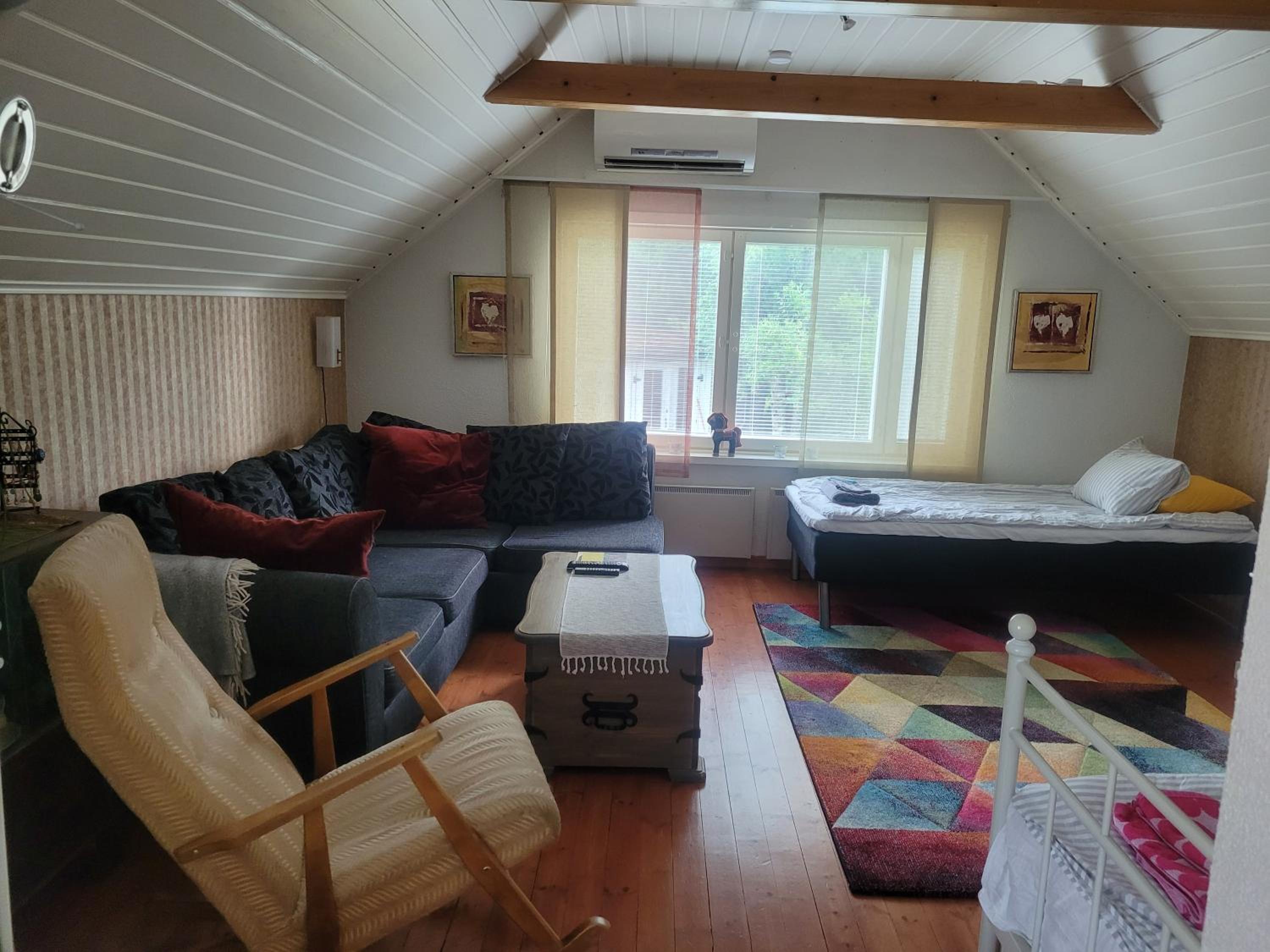 One-Bedroom Apartment photo 1