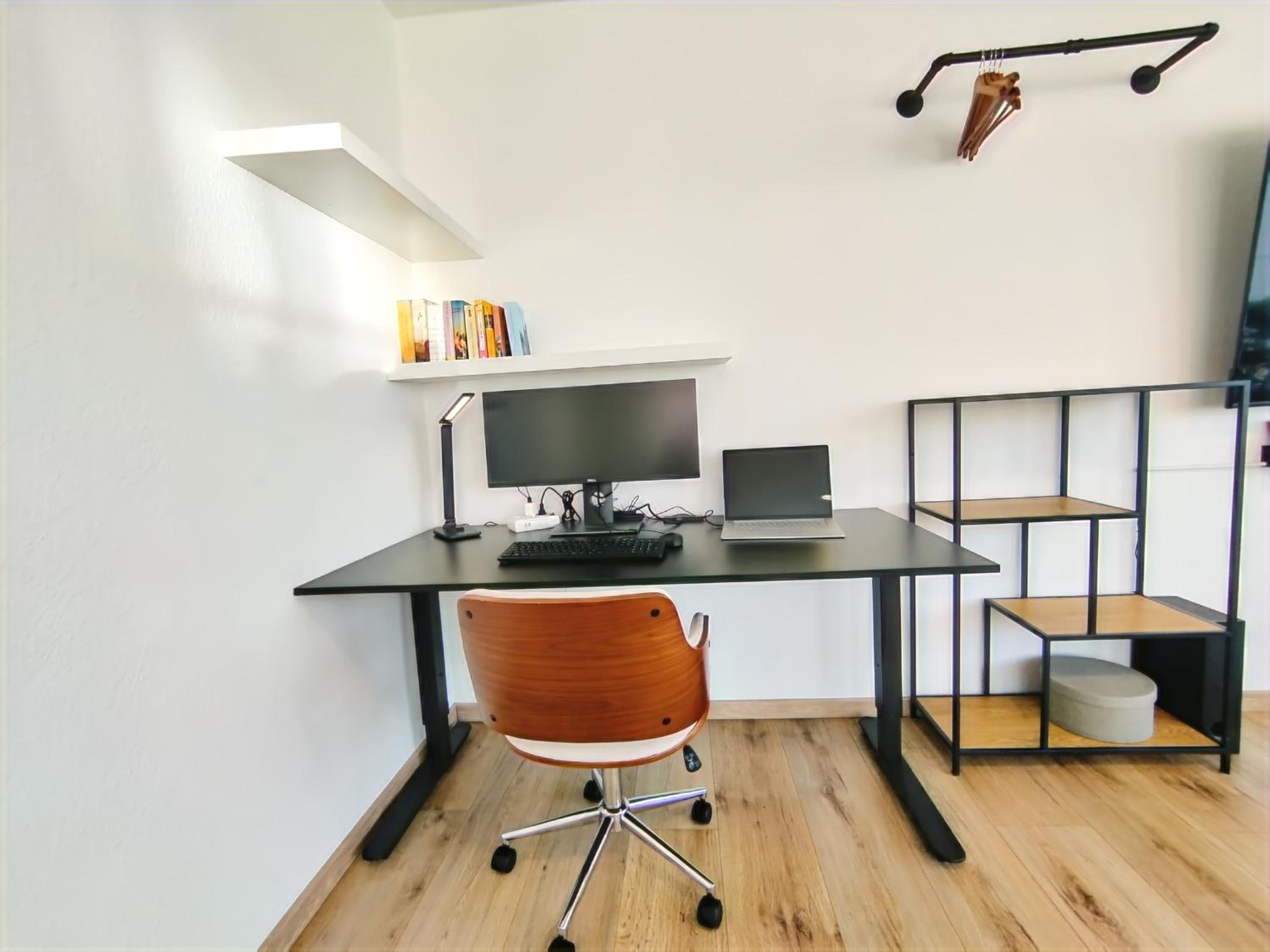 One-Bedroom Apartment photo 1