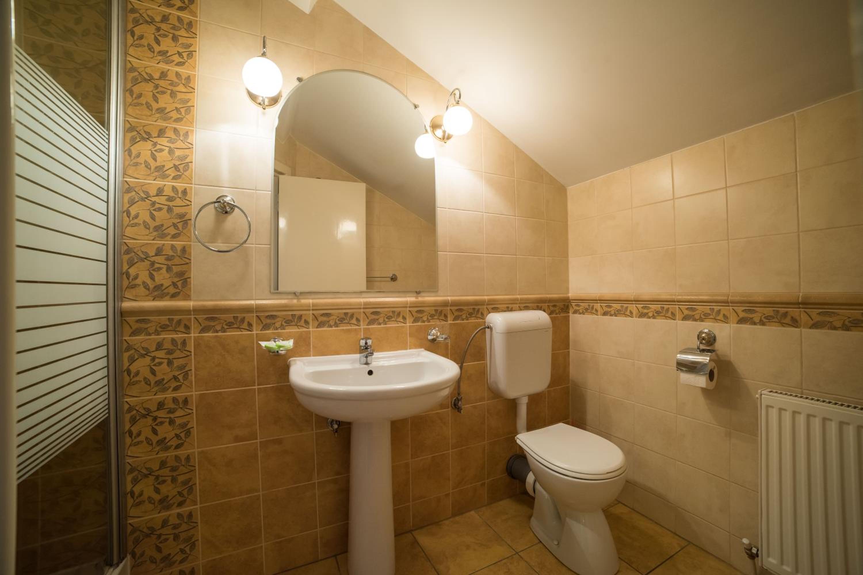 Twin Room - Photo 13
