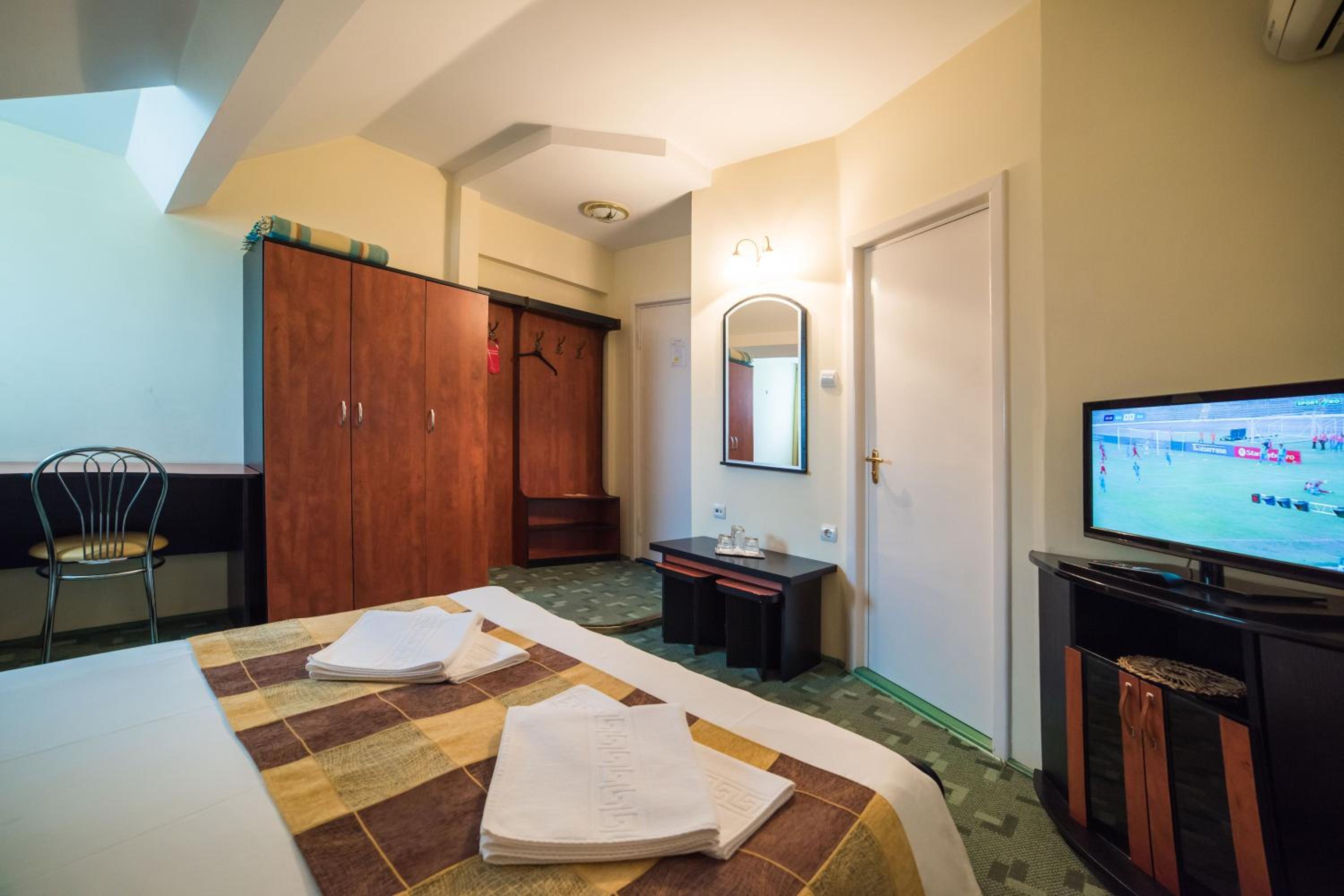 Double Room - Photo 8