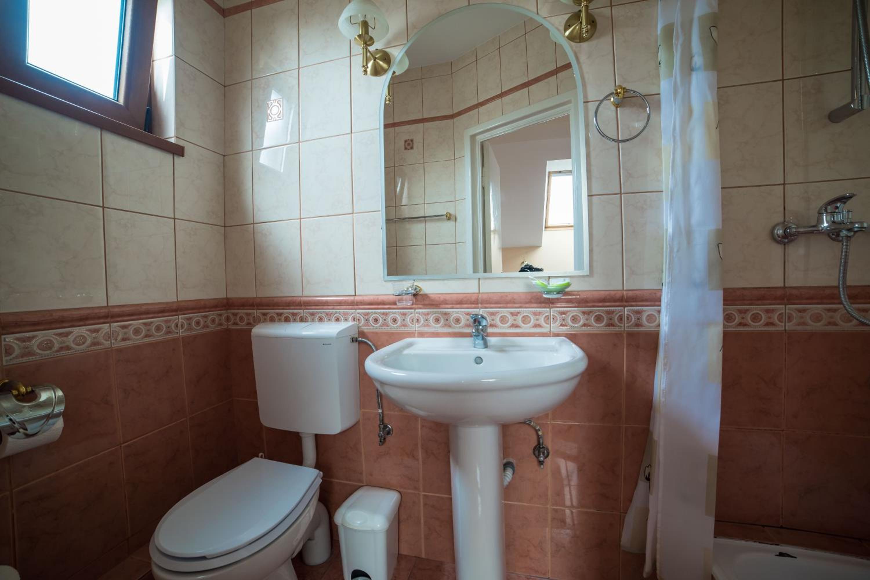 Double Room - Photo 11