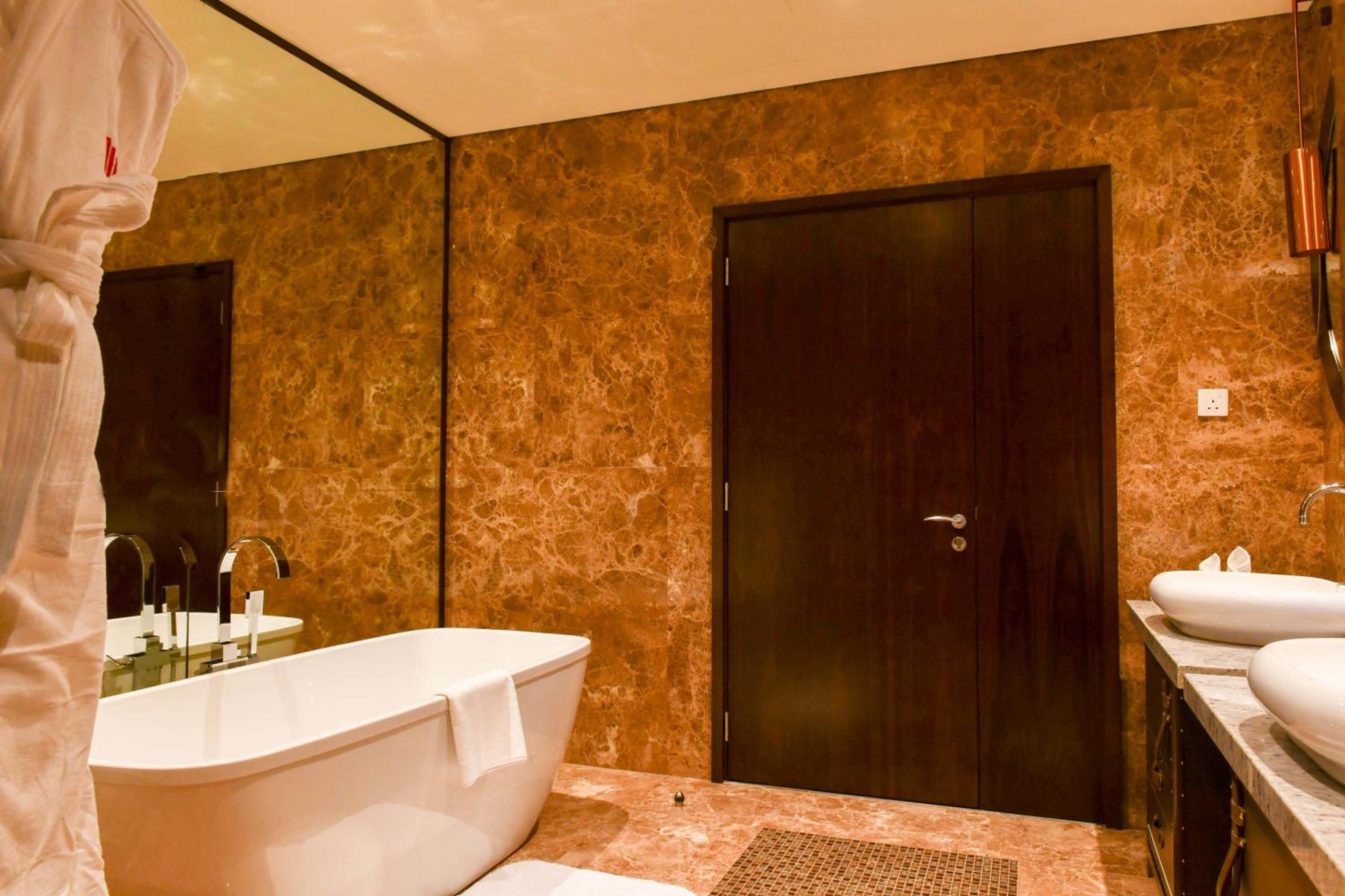 Royal Suite thumbnail 5