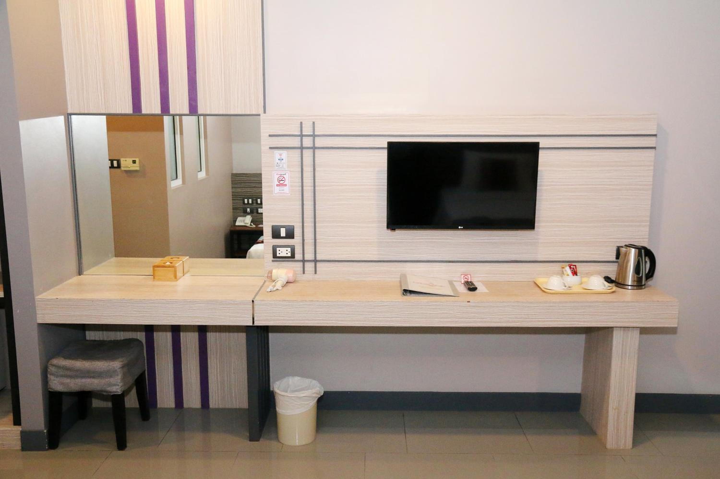 Superior Twin Room with City View photo 2