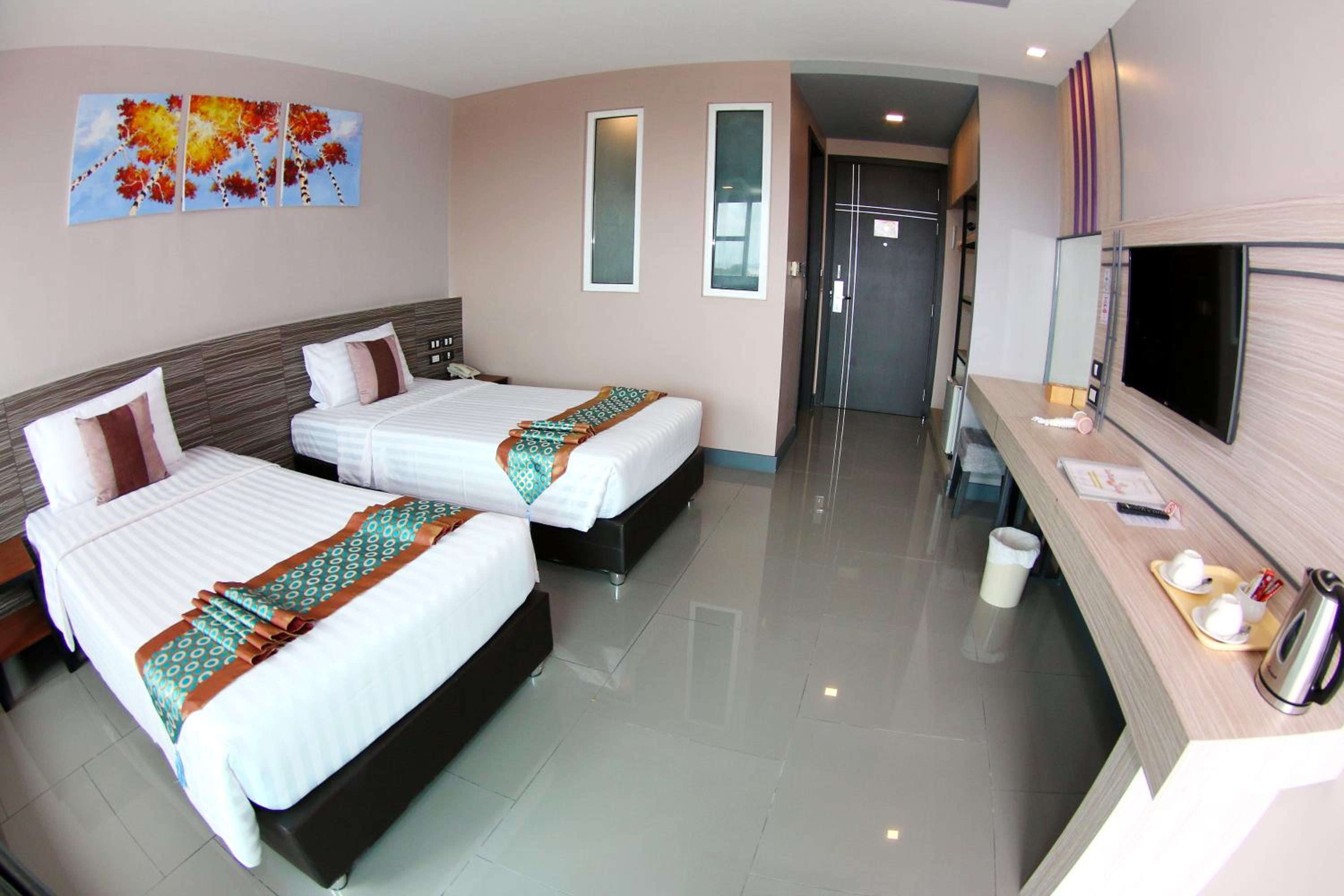 Superior Twin Room with City View photo 3