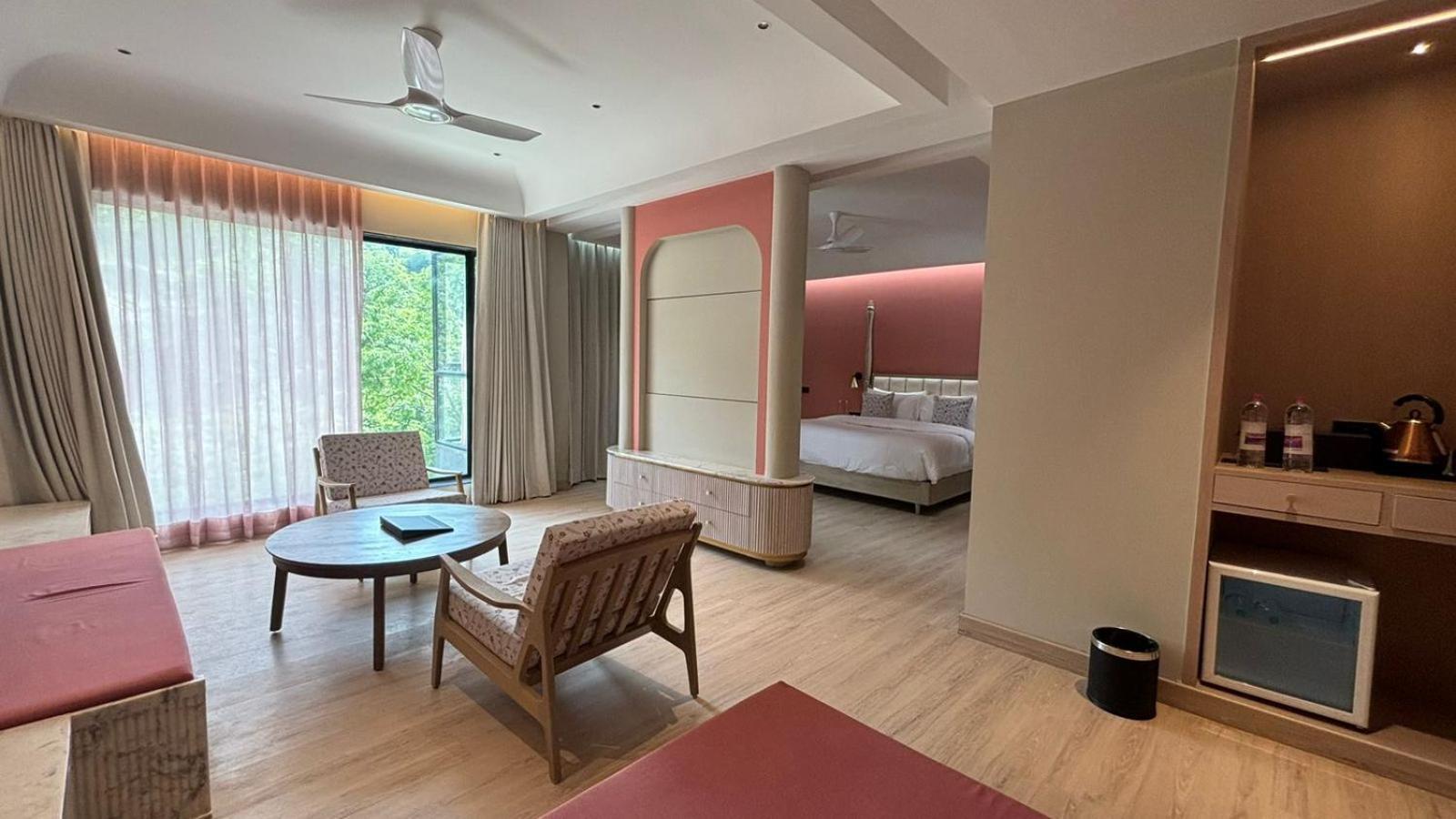 King Room with Mountain View photo 3