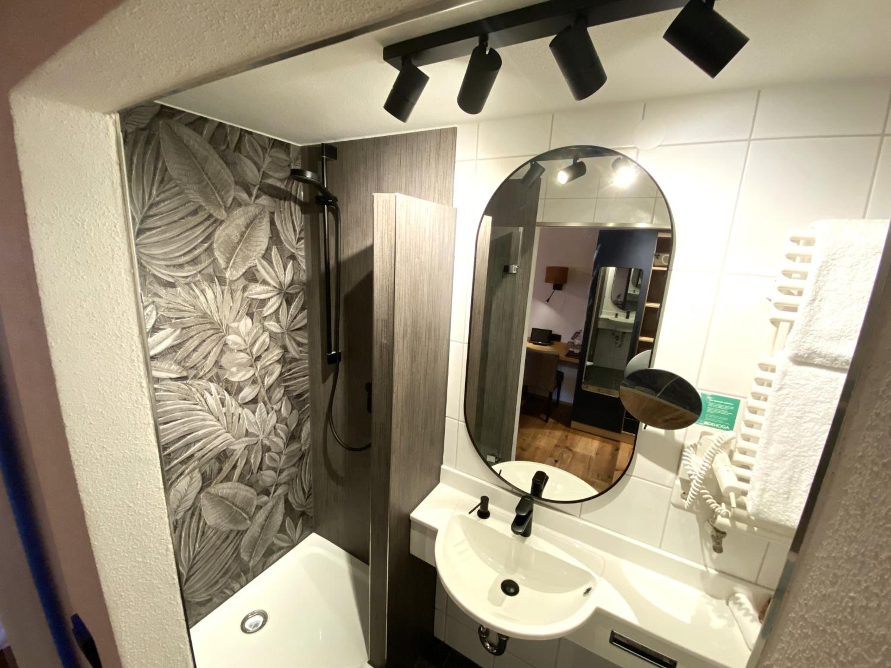 Queen Room - Photo 10