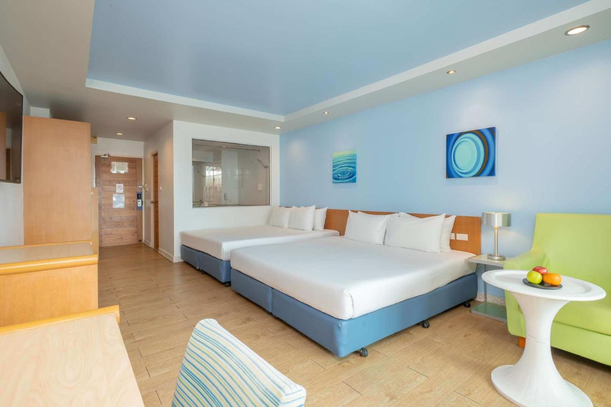 Deluxe Twin Queen Room - Photo 1