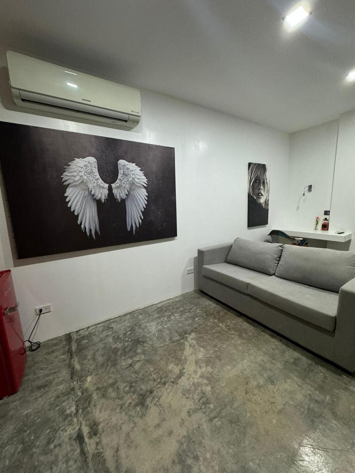 Executive Suite - Photo 16