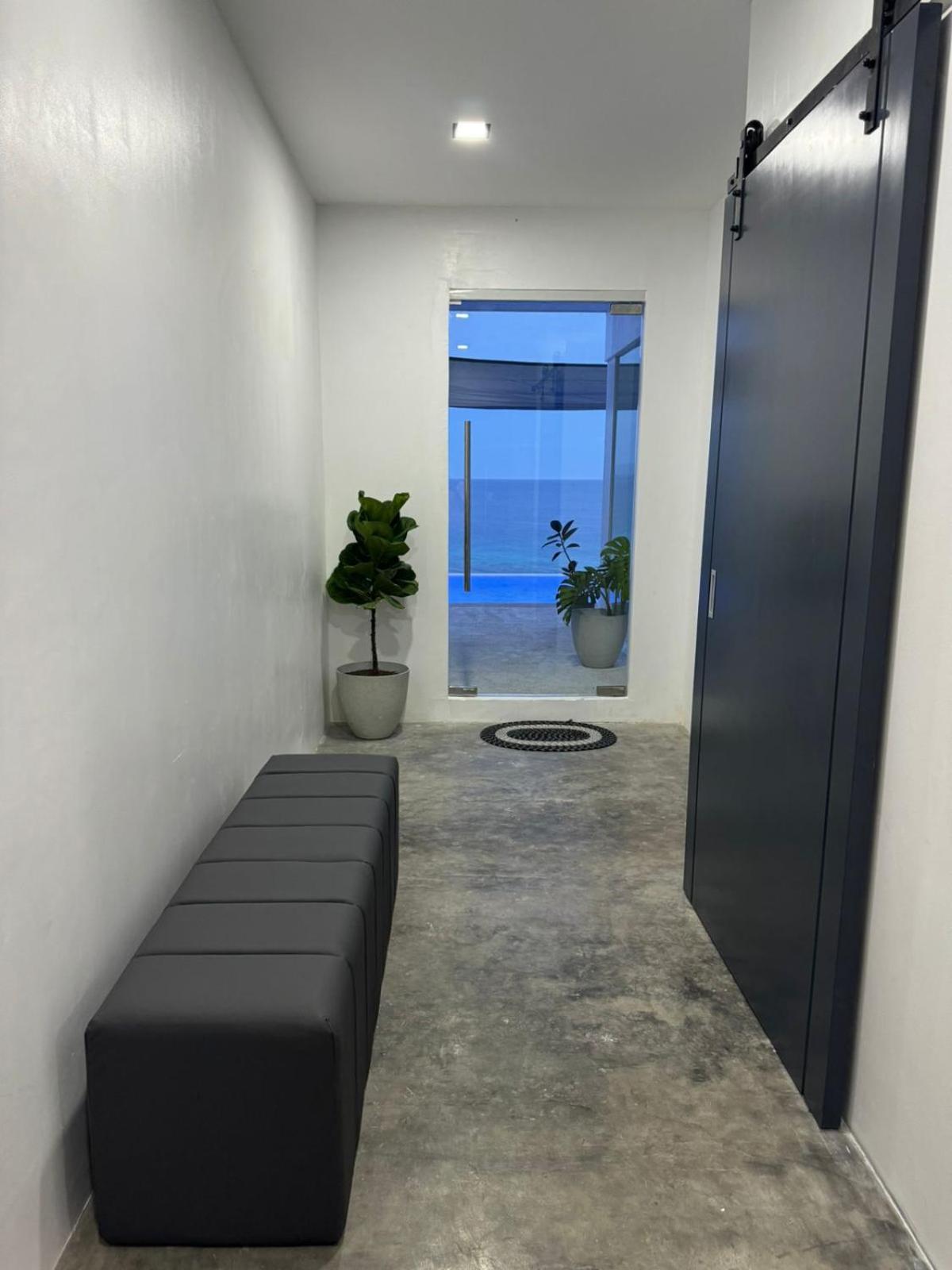 Executive Suite - Photo 11