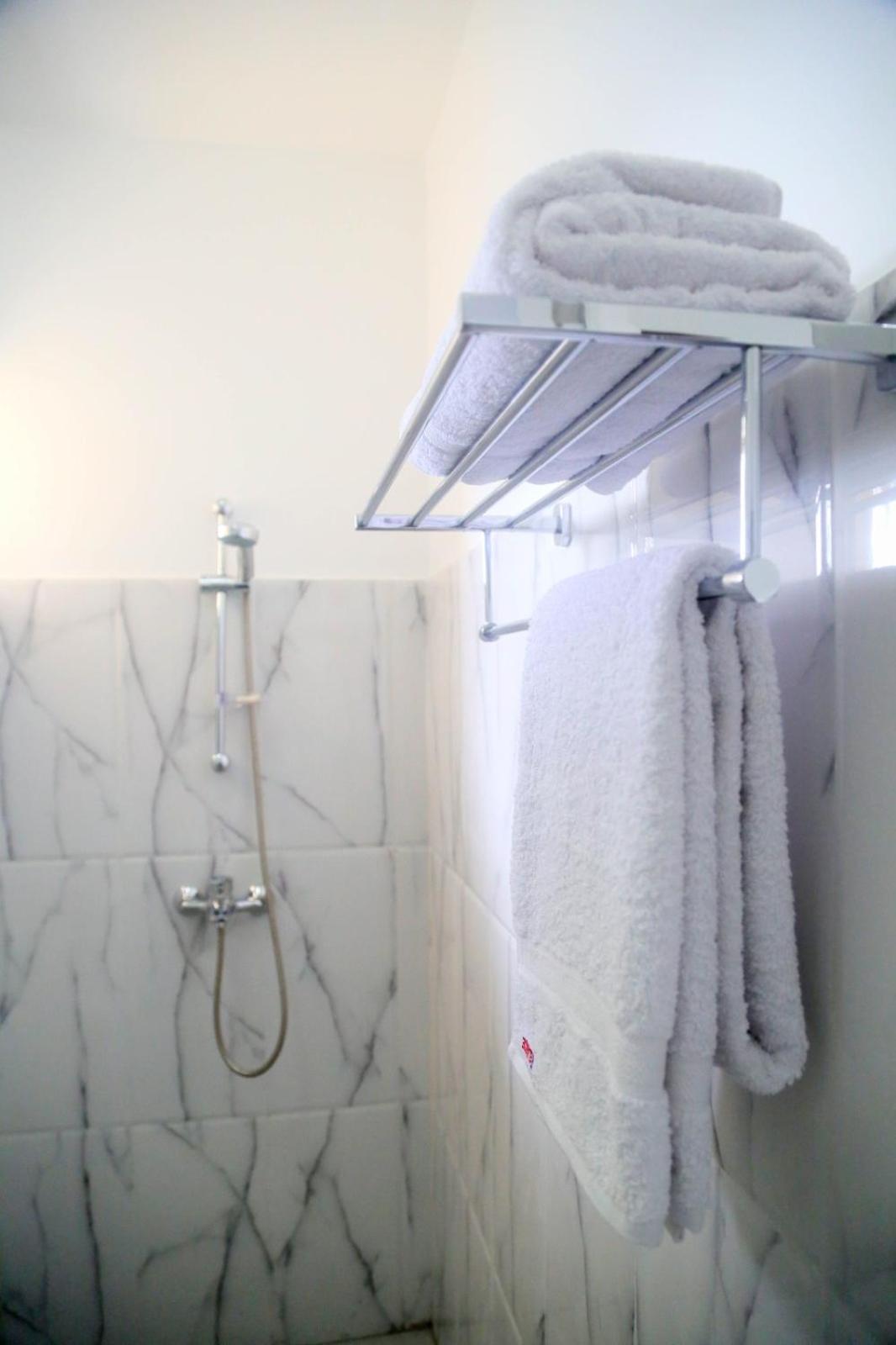 Basic Triple Room photo 2