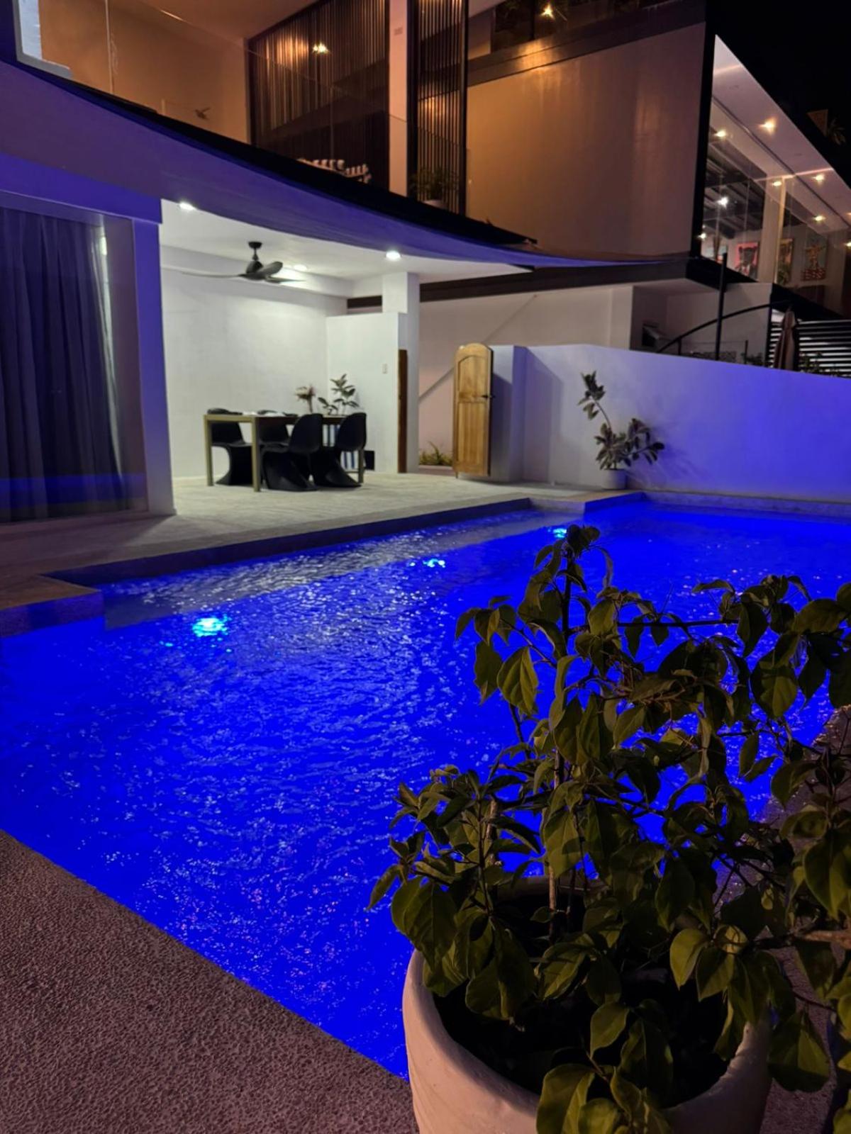 Executive Suite - Photo 18