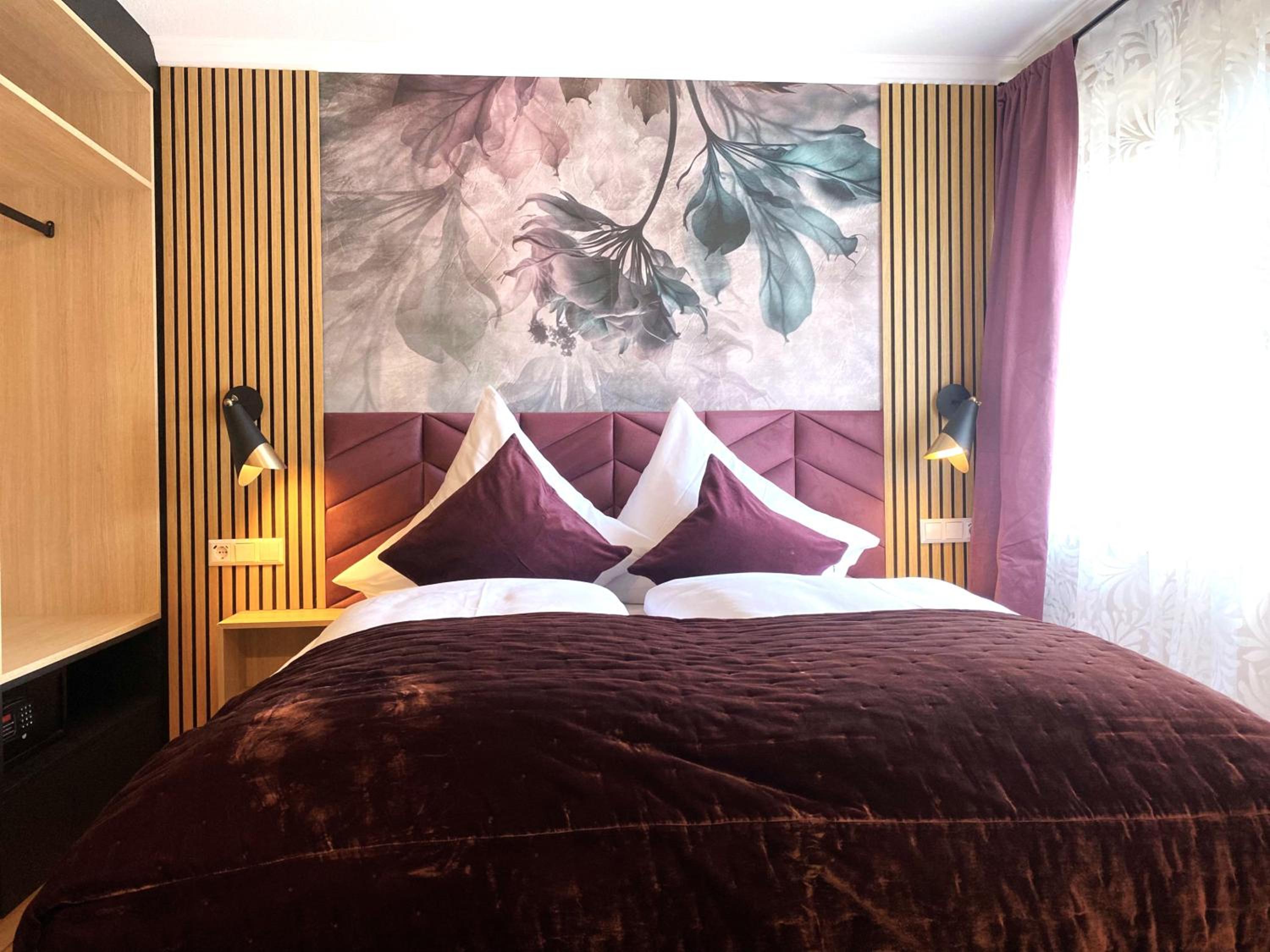 Queen Room - Photo 12