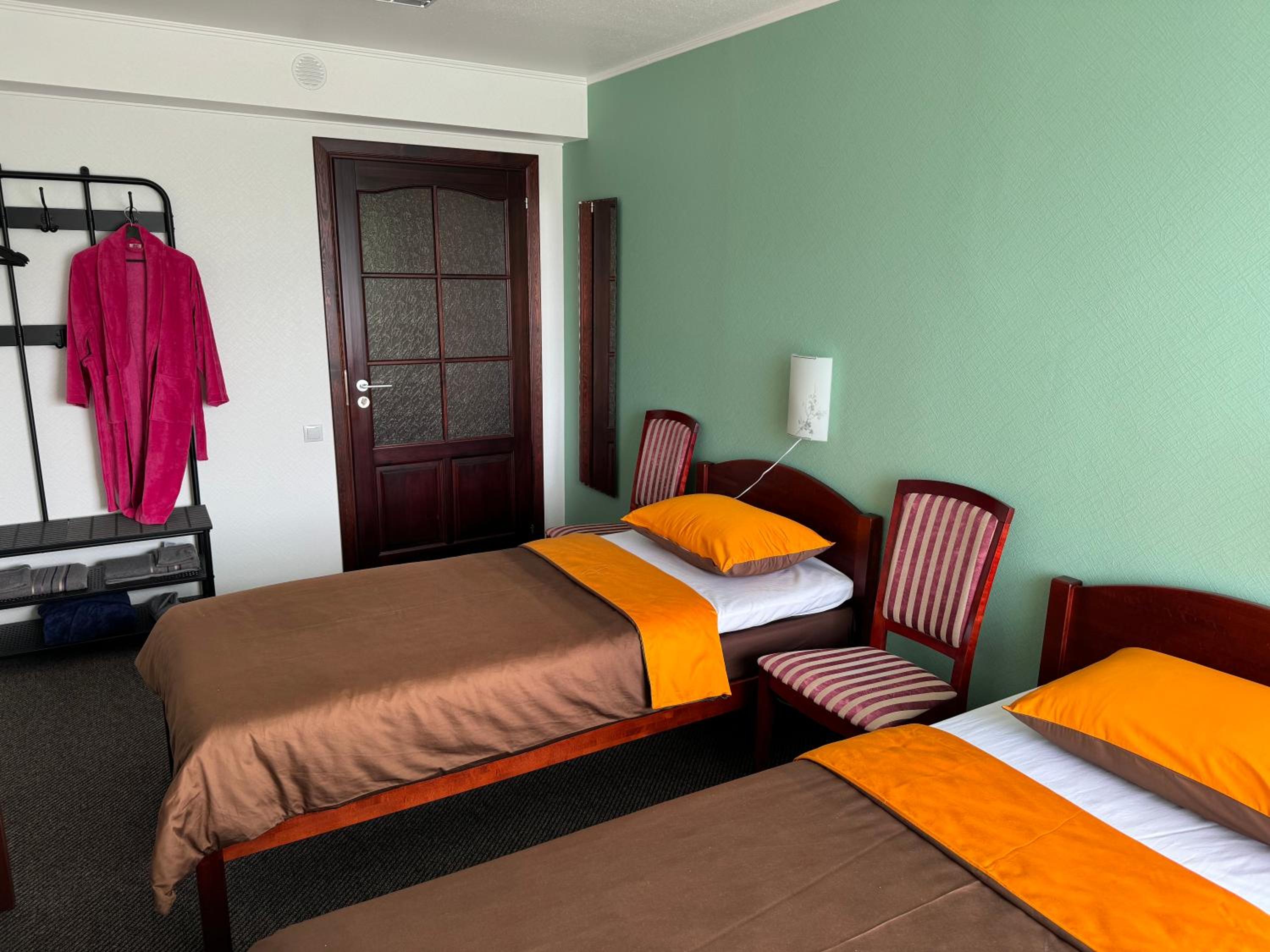 Twin Room with Private External Bathroom photo 2