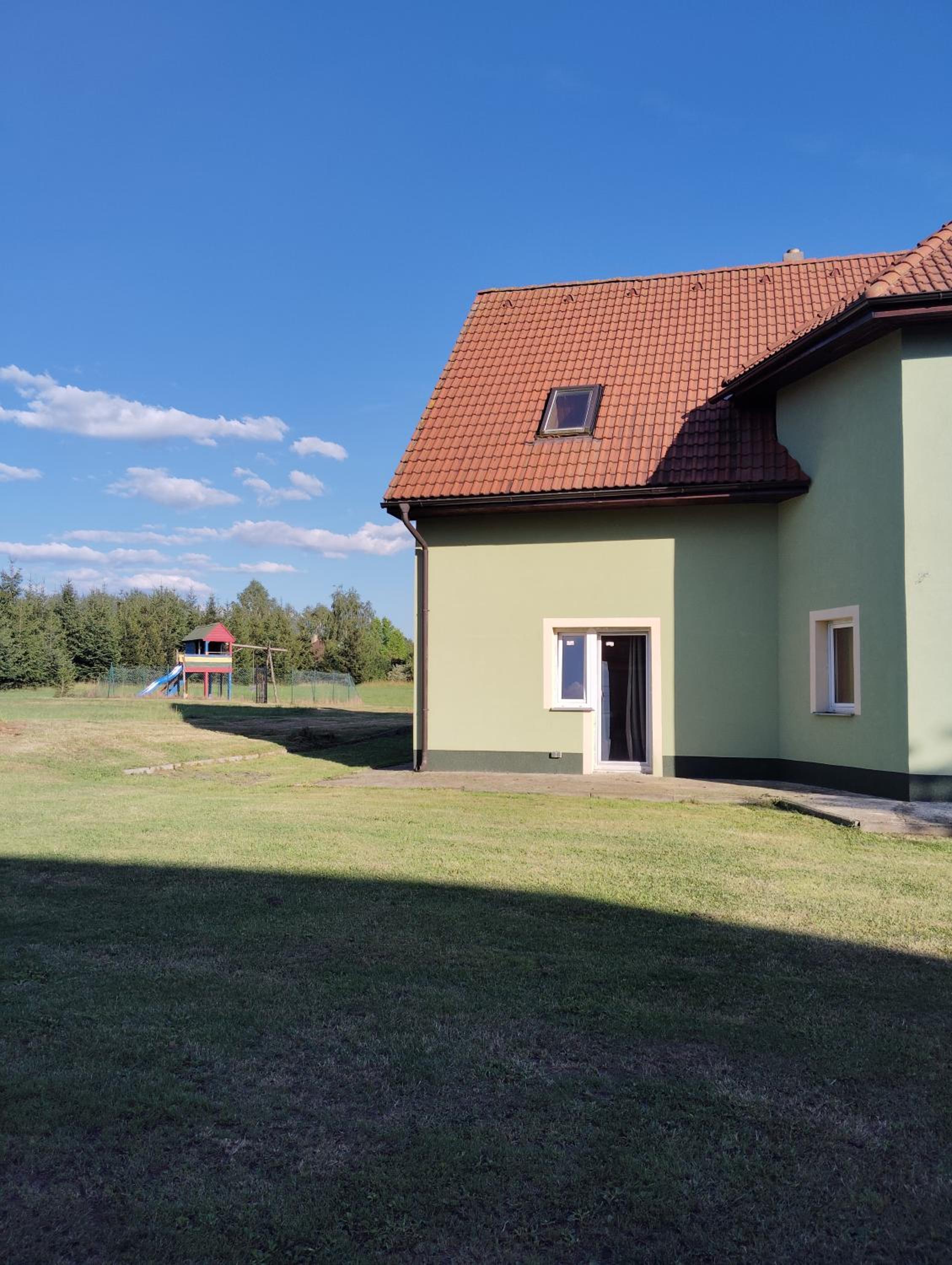 Six-Bedroom House photo 3
