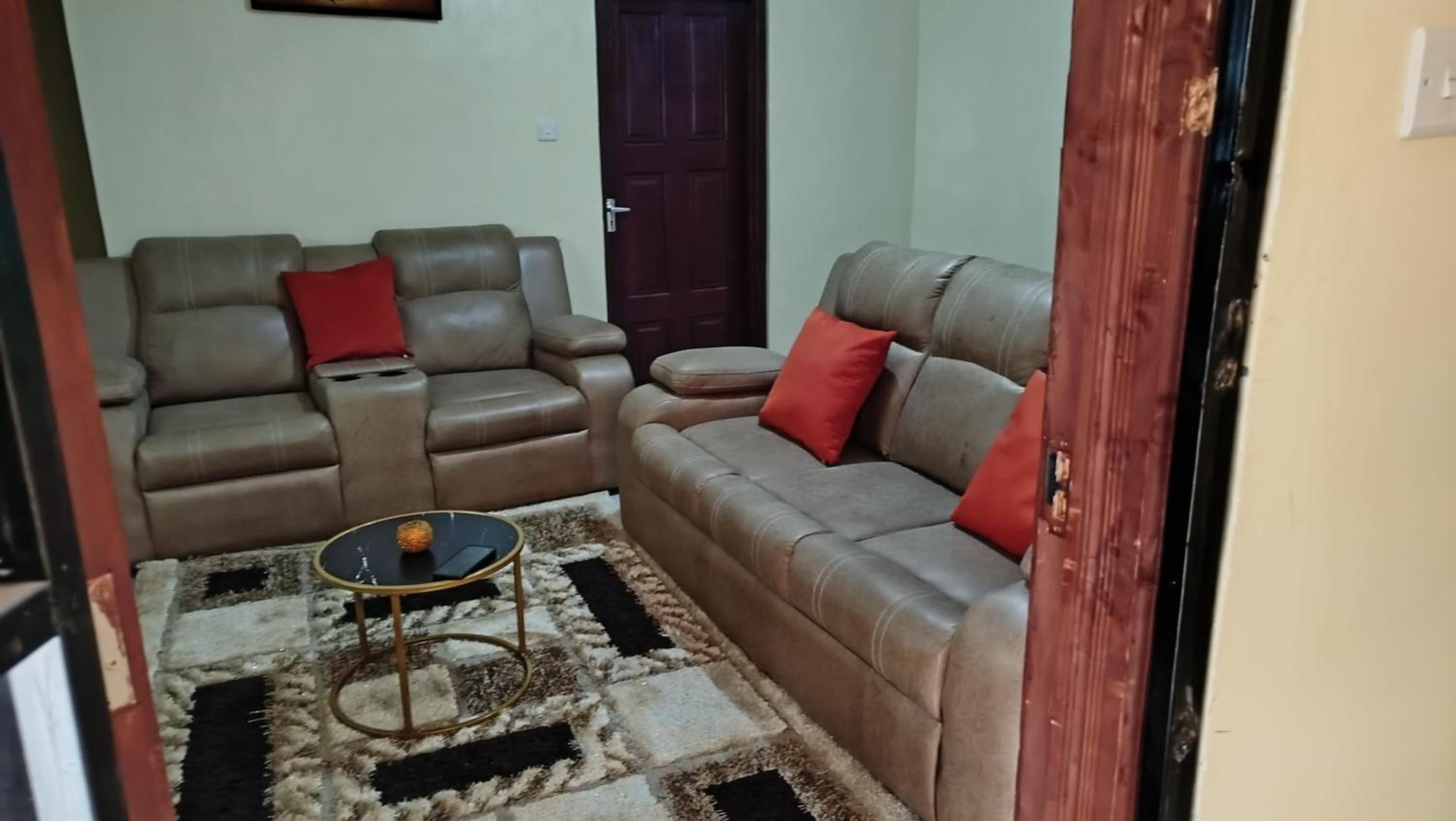One-Bedroom Apartment photo 2
