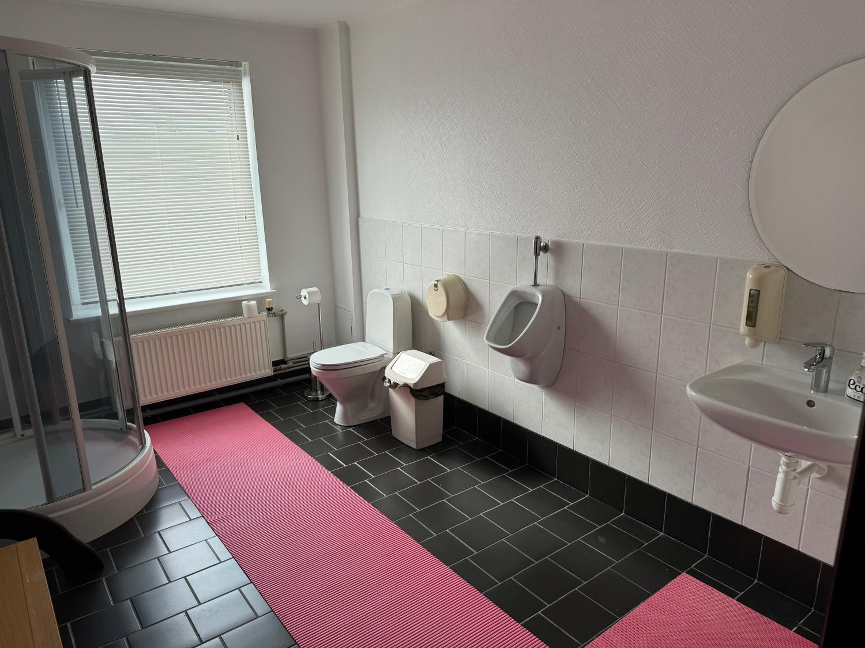 Twin Room with Private External Bathroom photo 3