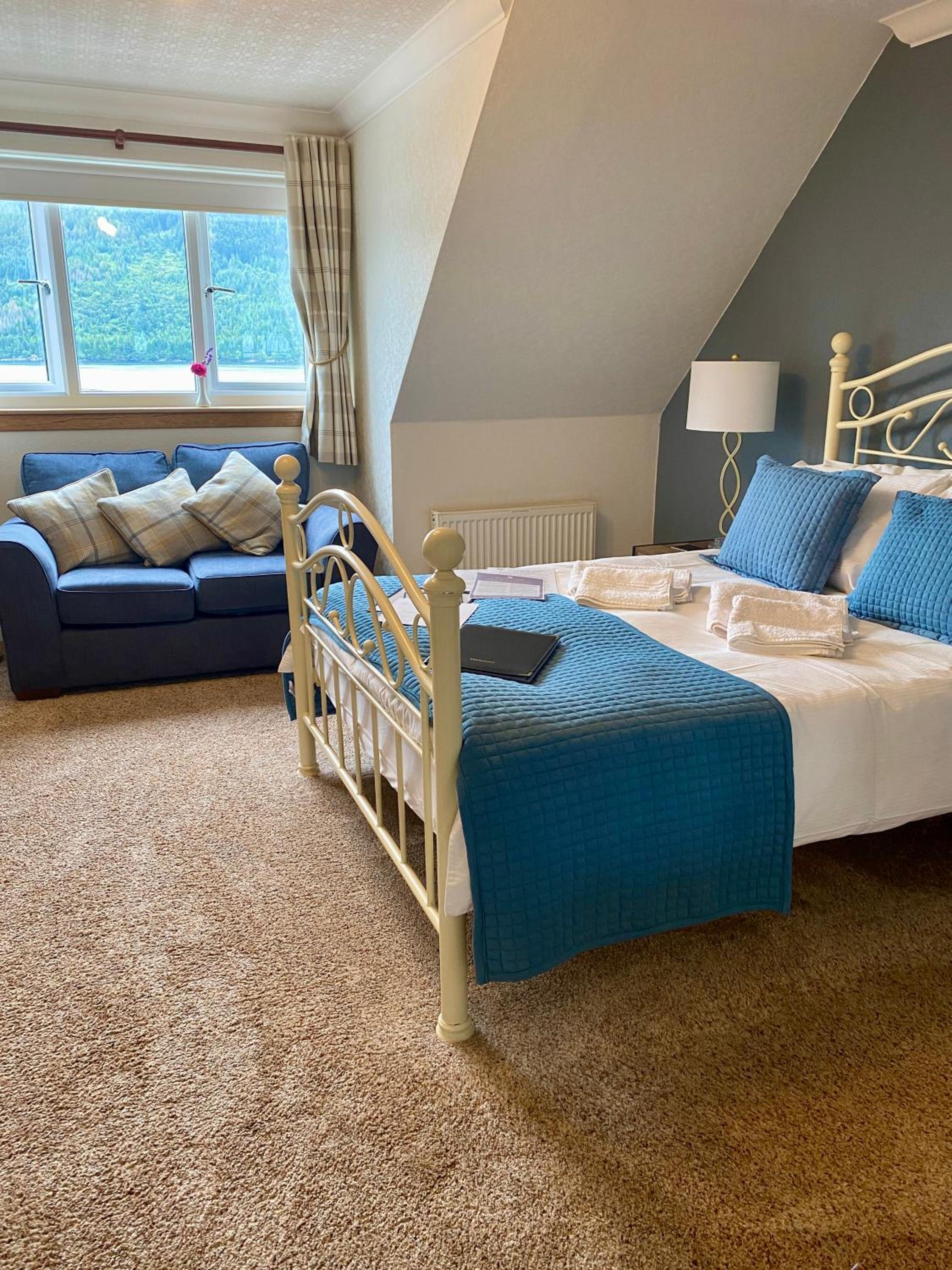 Deluxe double room with ensuite and stunning loch view