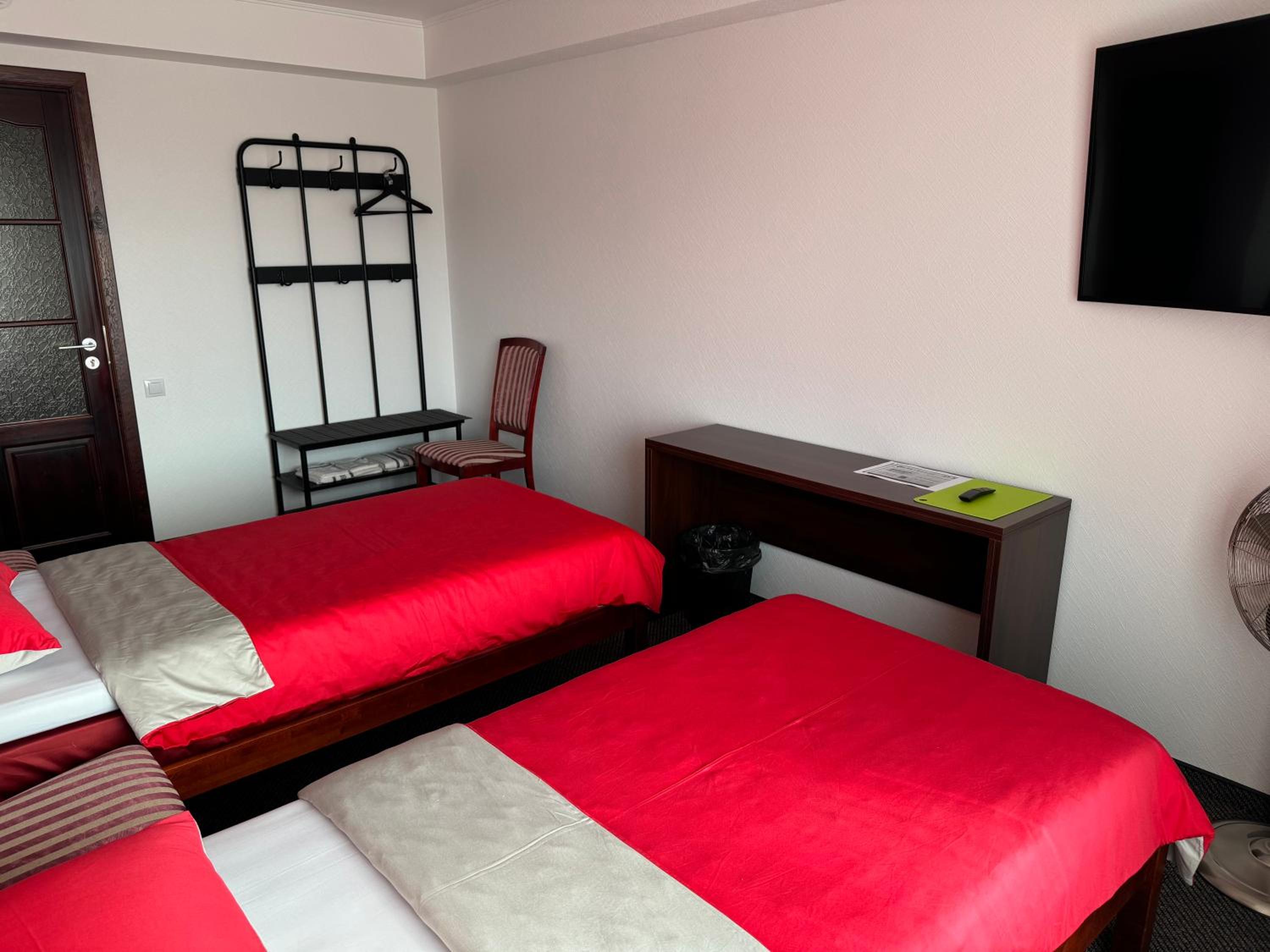 Economy Twin Room photo 3