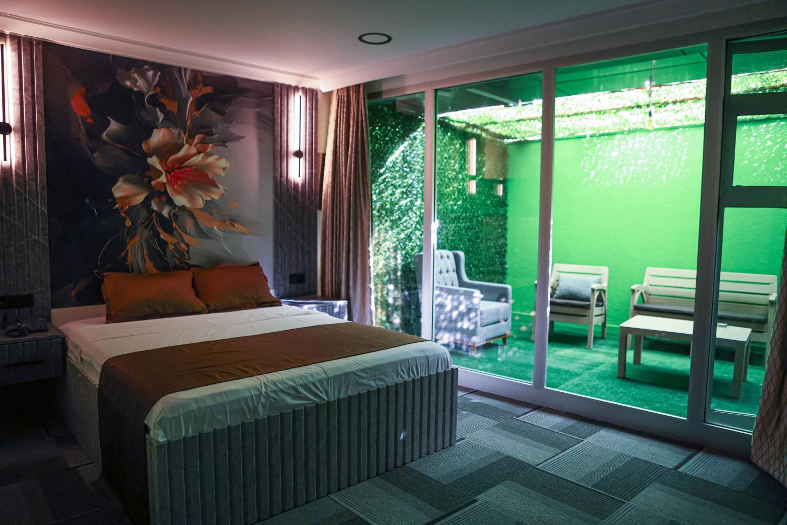 Double Room with Balcony - Photo 1