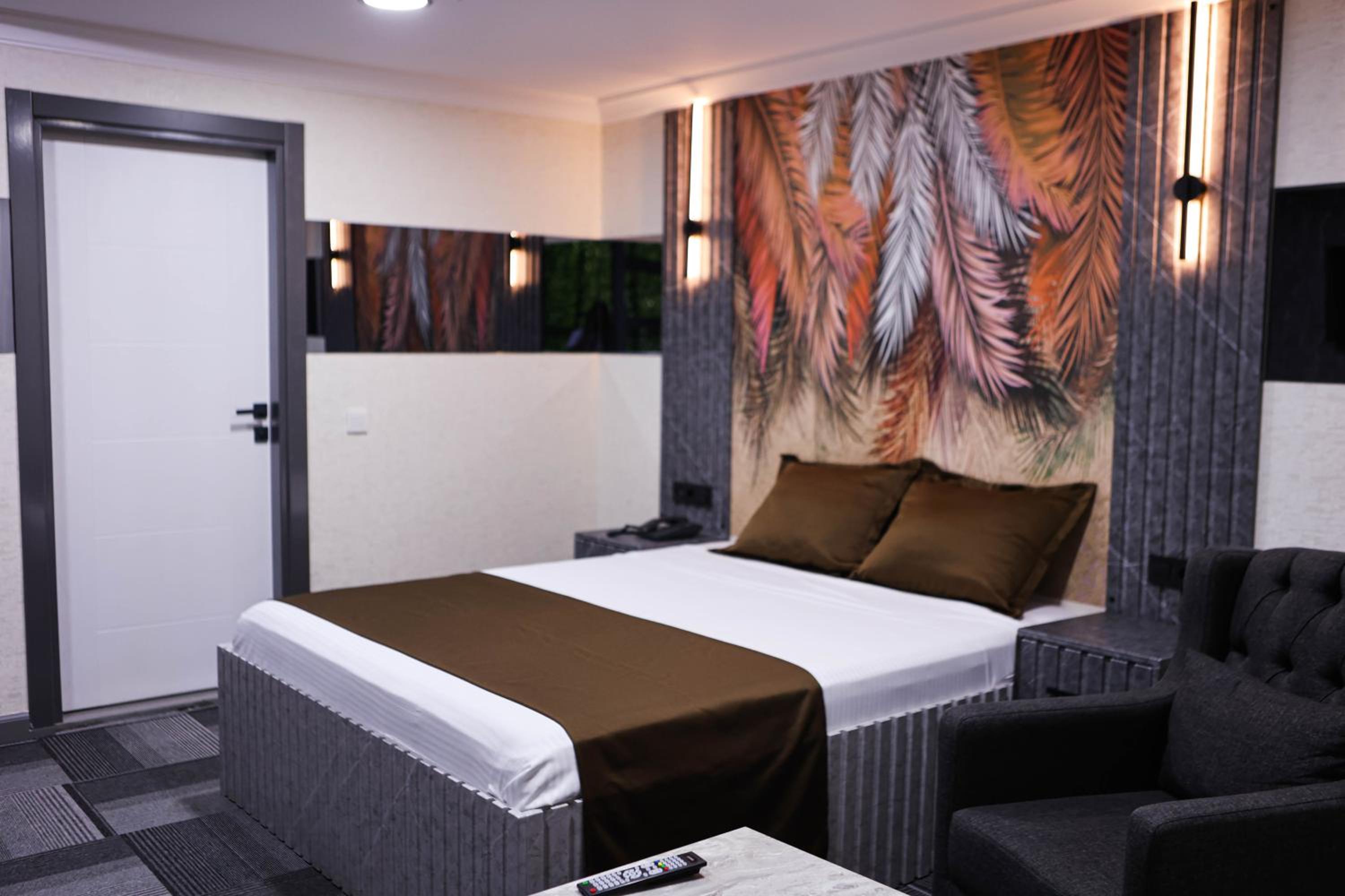 Double Room with Balcony - Photo 2