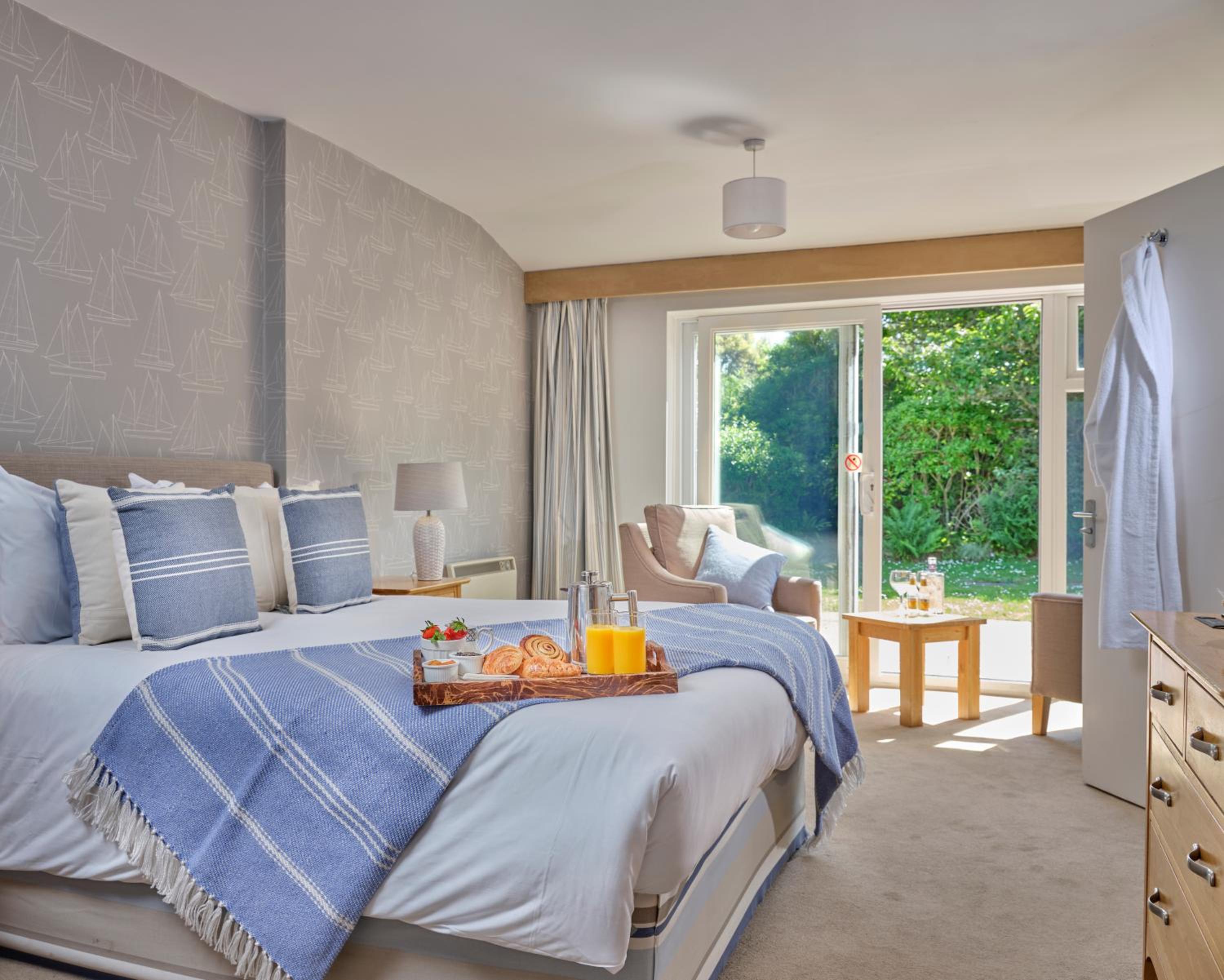 Double Room with Garden View - Photo 2
