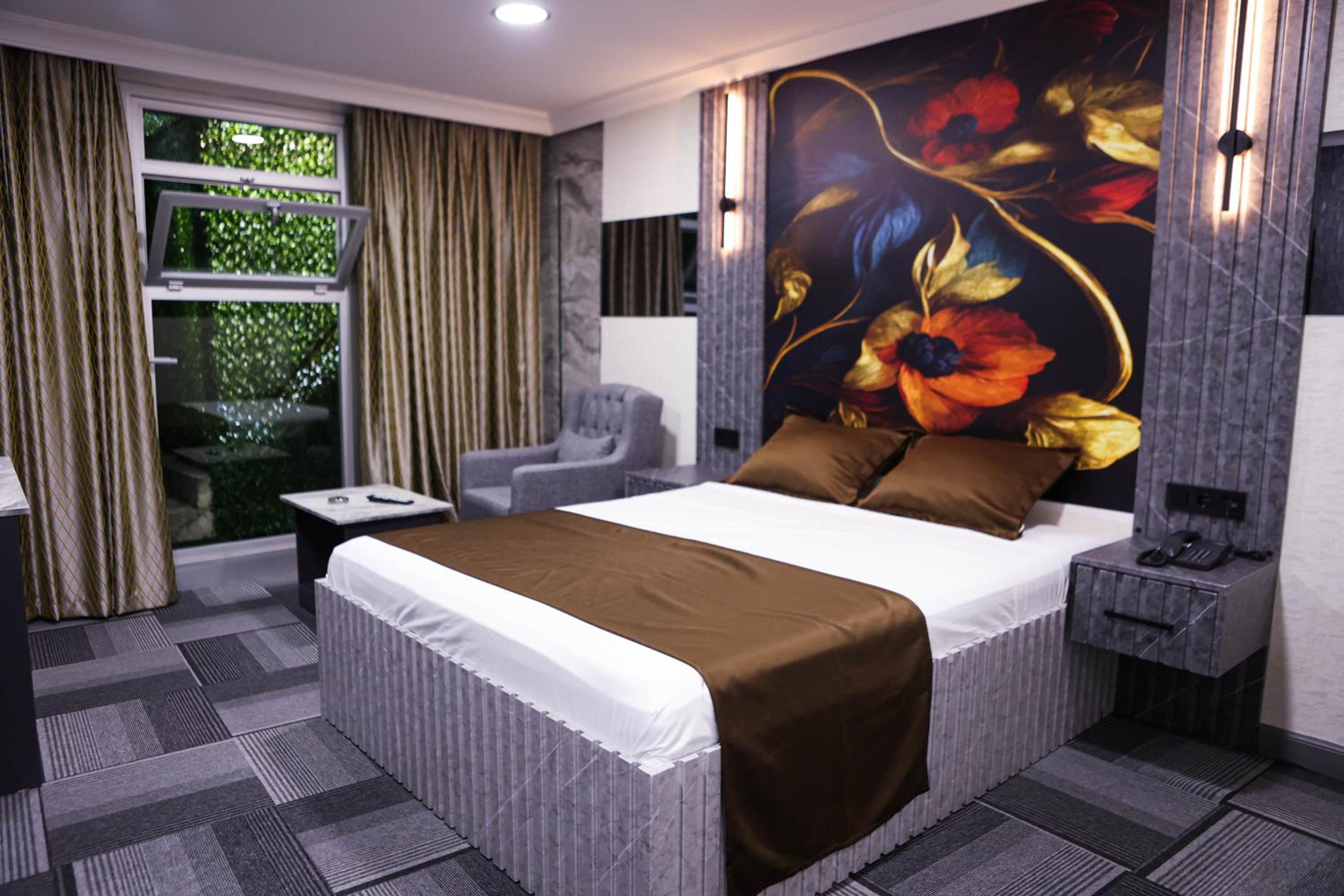 Double Room with Balcony - Photo 4
