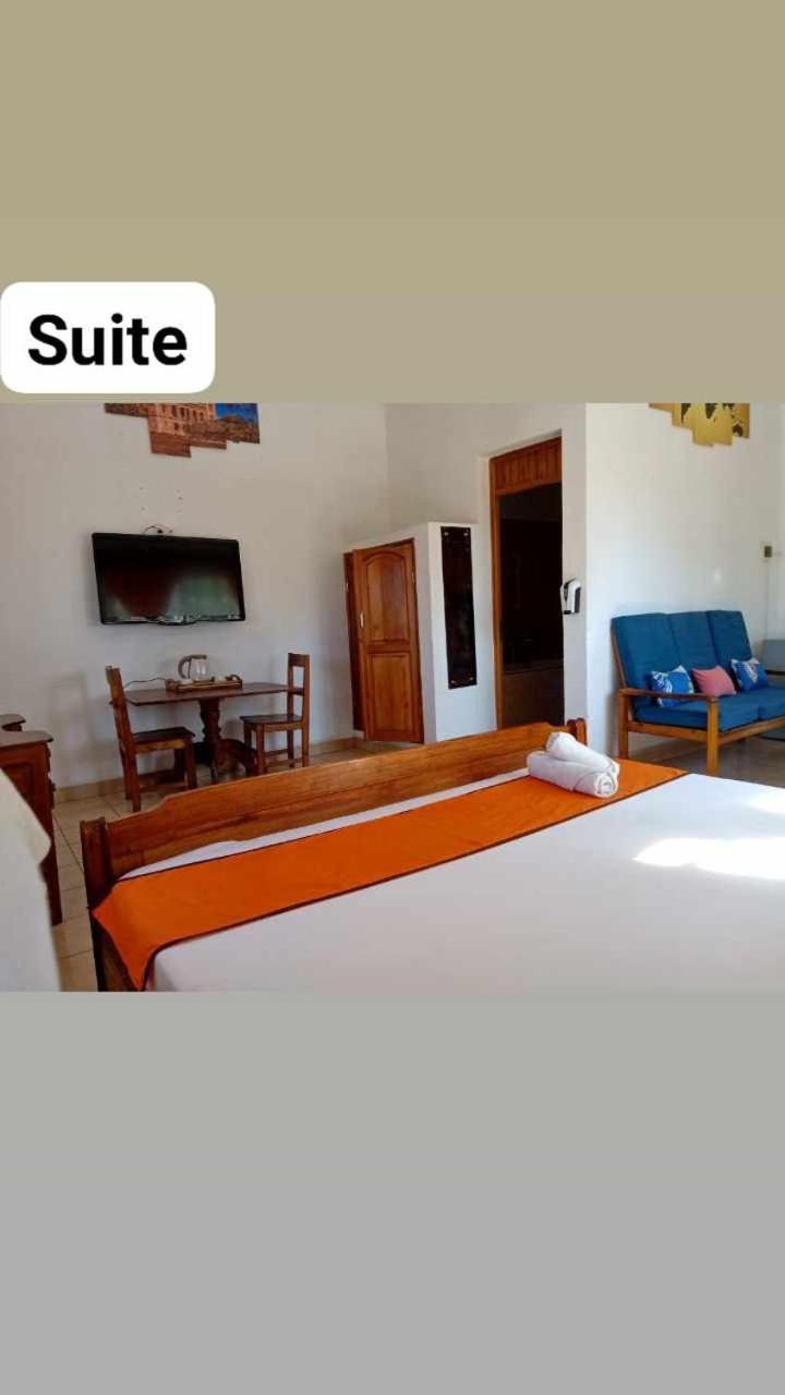 Deluxe King Suite photo 1