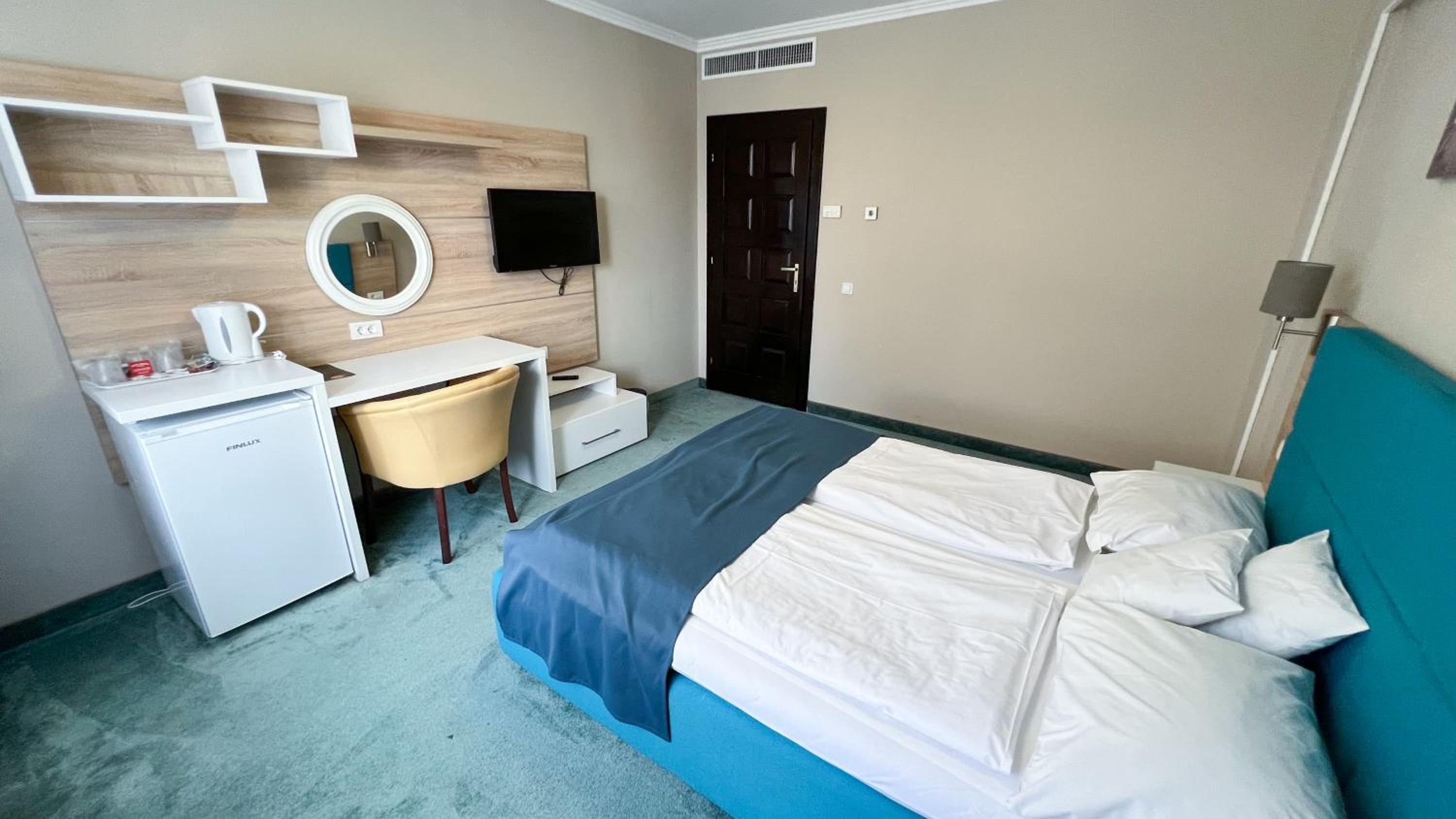 One-Bedroom Suite - Photo 4