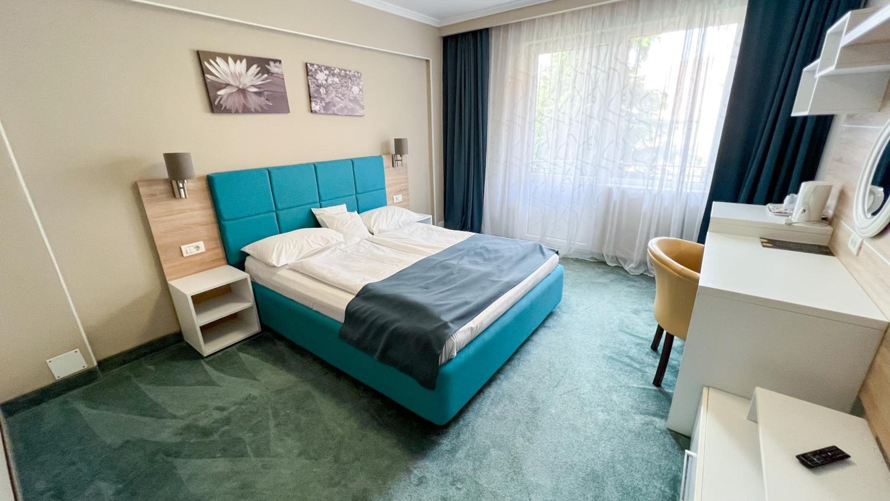One-Bedroom Suite - Photo 5