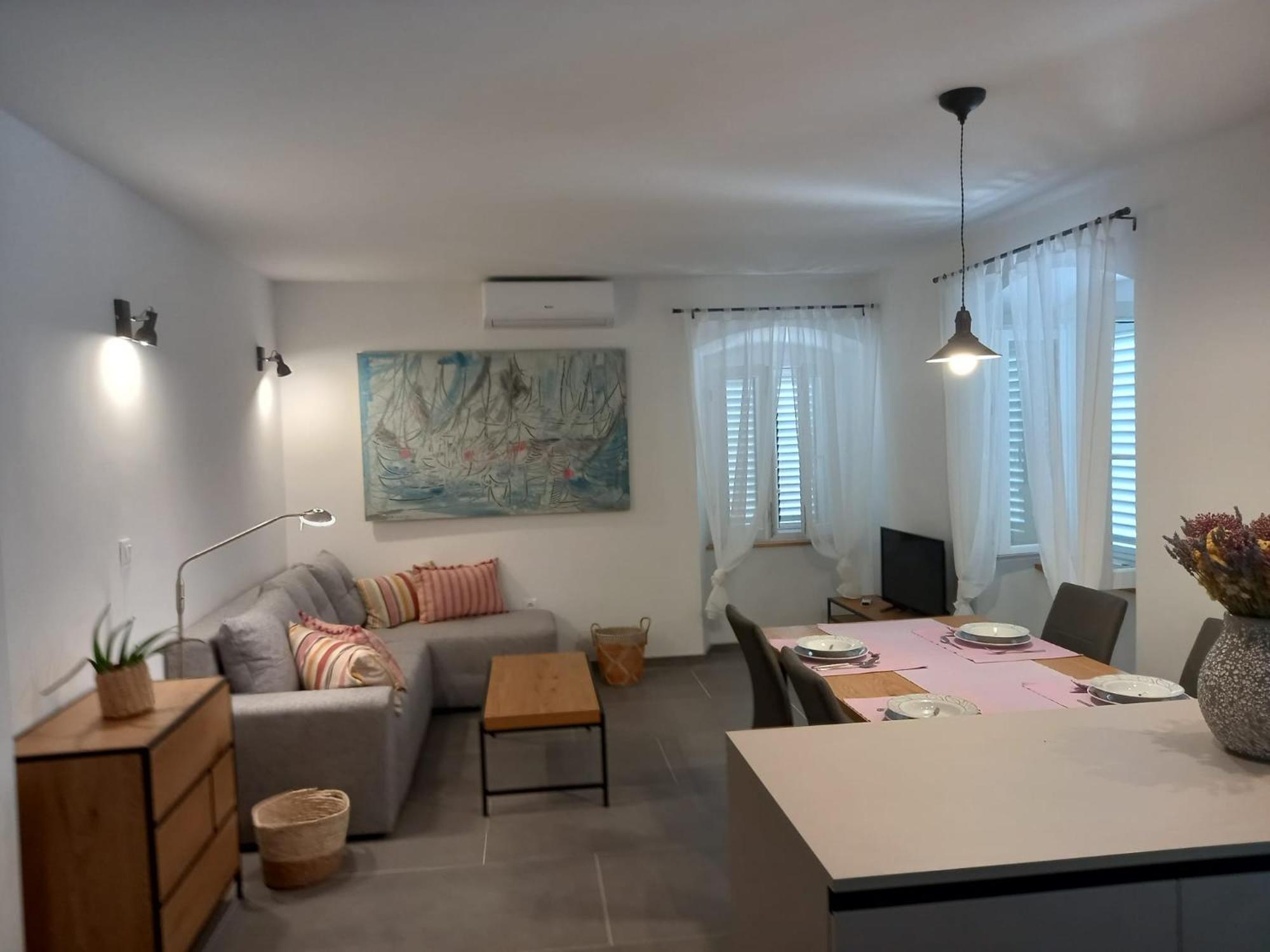 One-Bedroom Apartment photo 2
