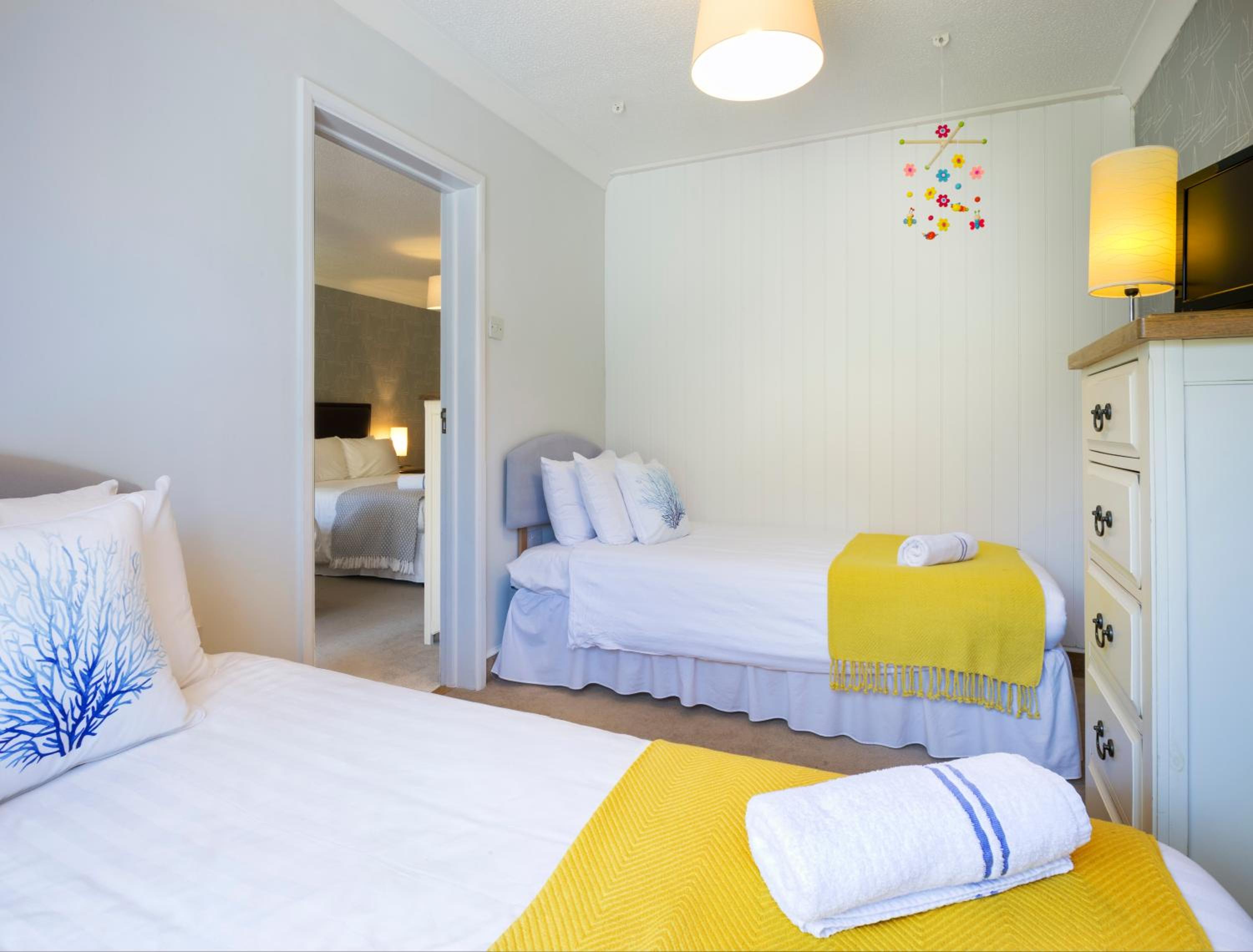 Two-Bedroom Suite - Photo 2