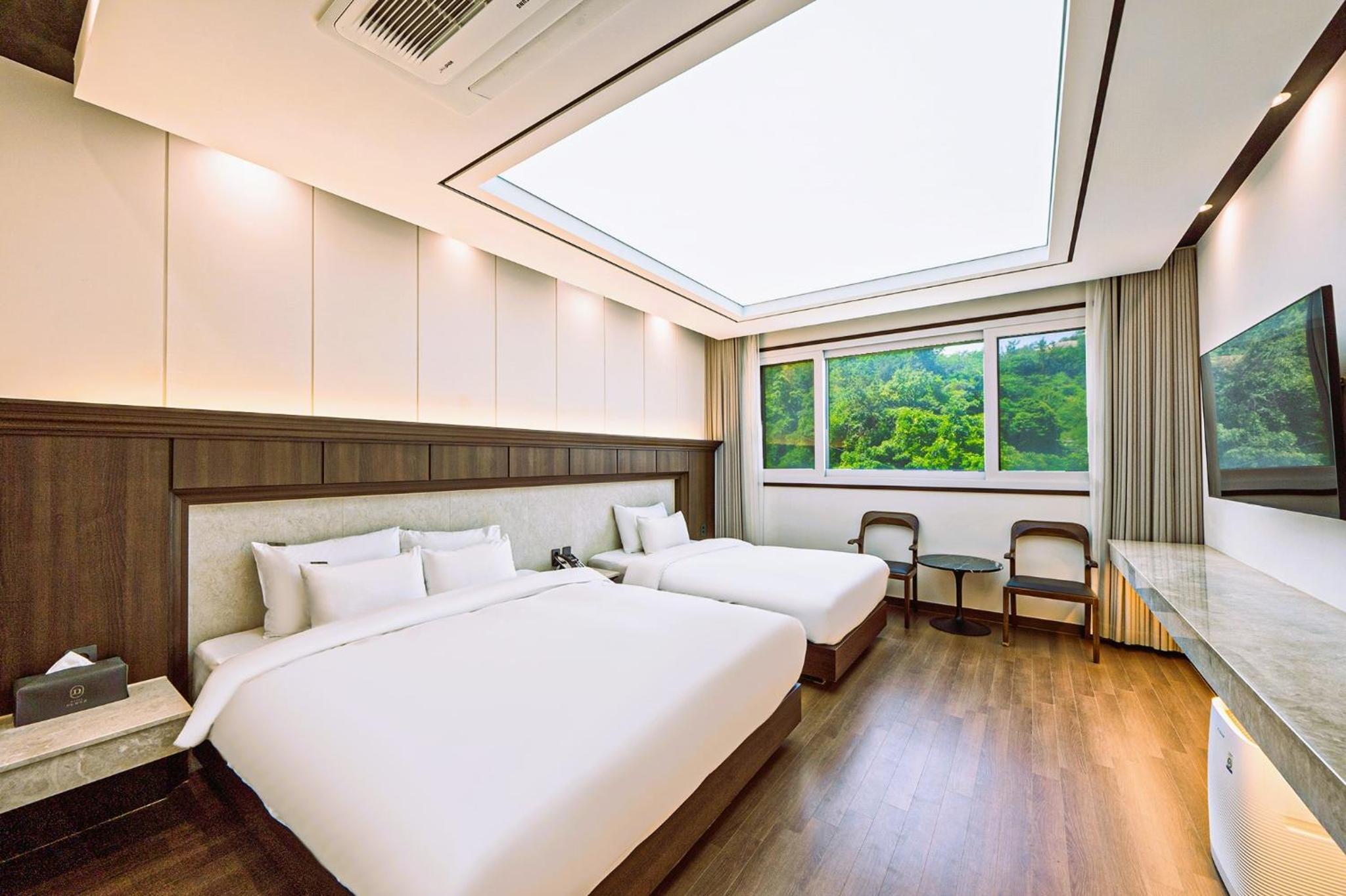 Twin Room with Mountain View - Photo 11