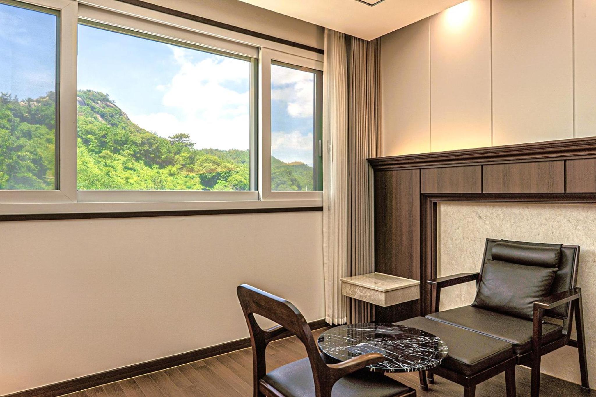 King Room with Mountain View - Photo 3