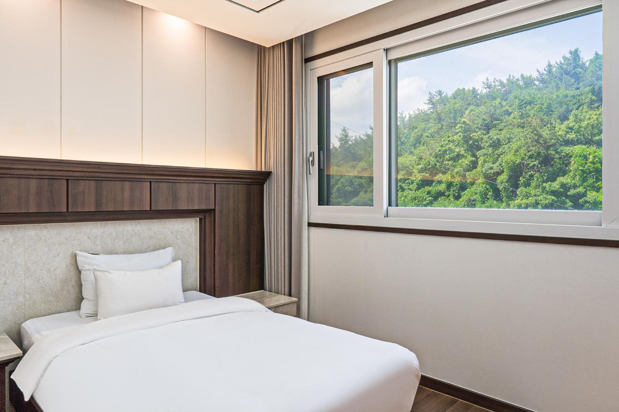 Twin Room with Mountain View - Photo 2