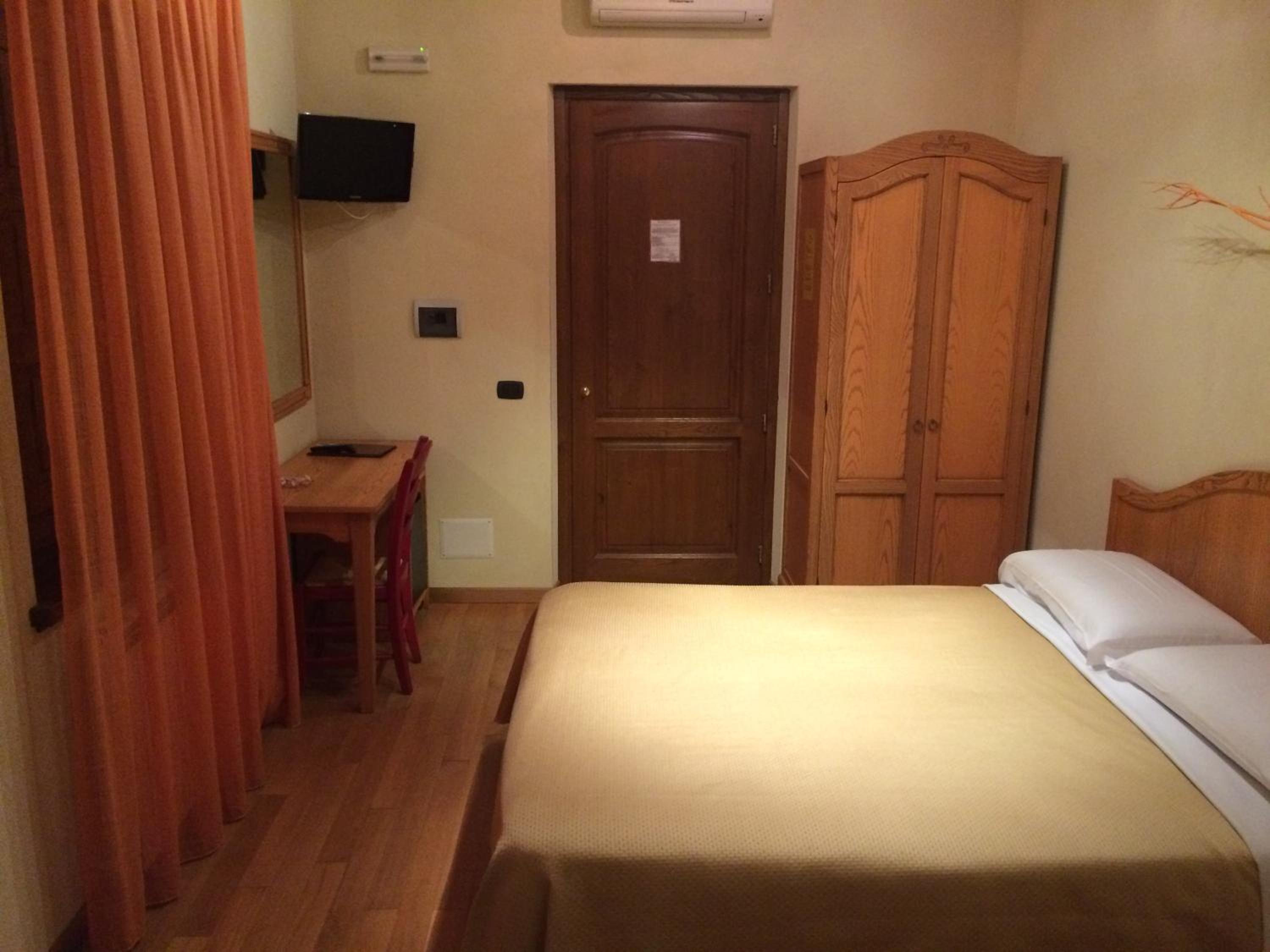 Double or Twin Room photo 3