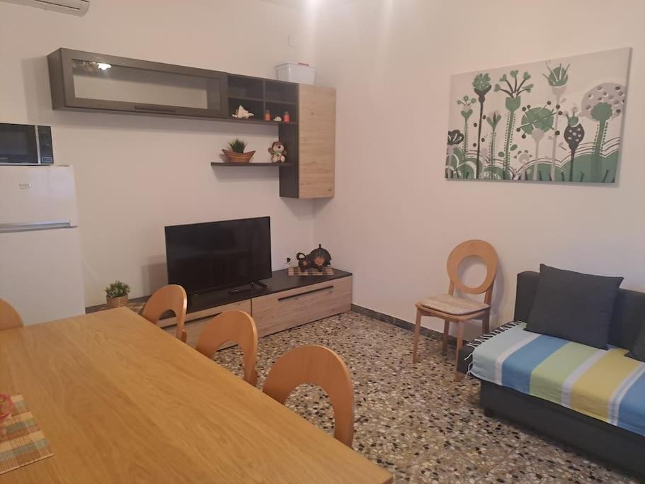 Three-Bedroom House photo 3