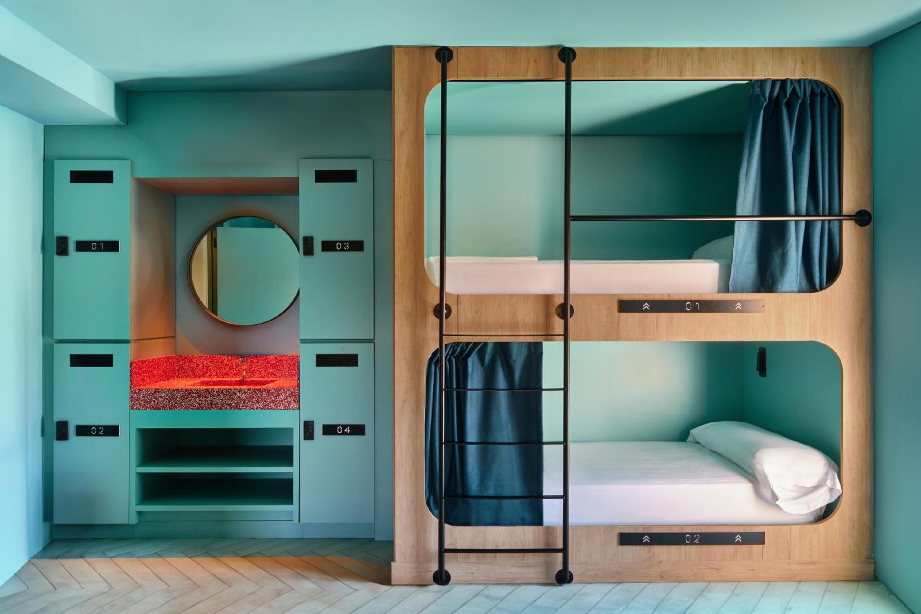 Cama en Dormitorio Mixto de 10 Camas