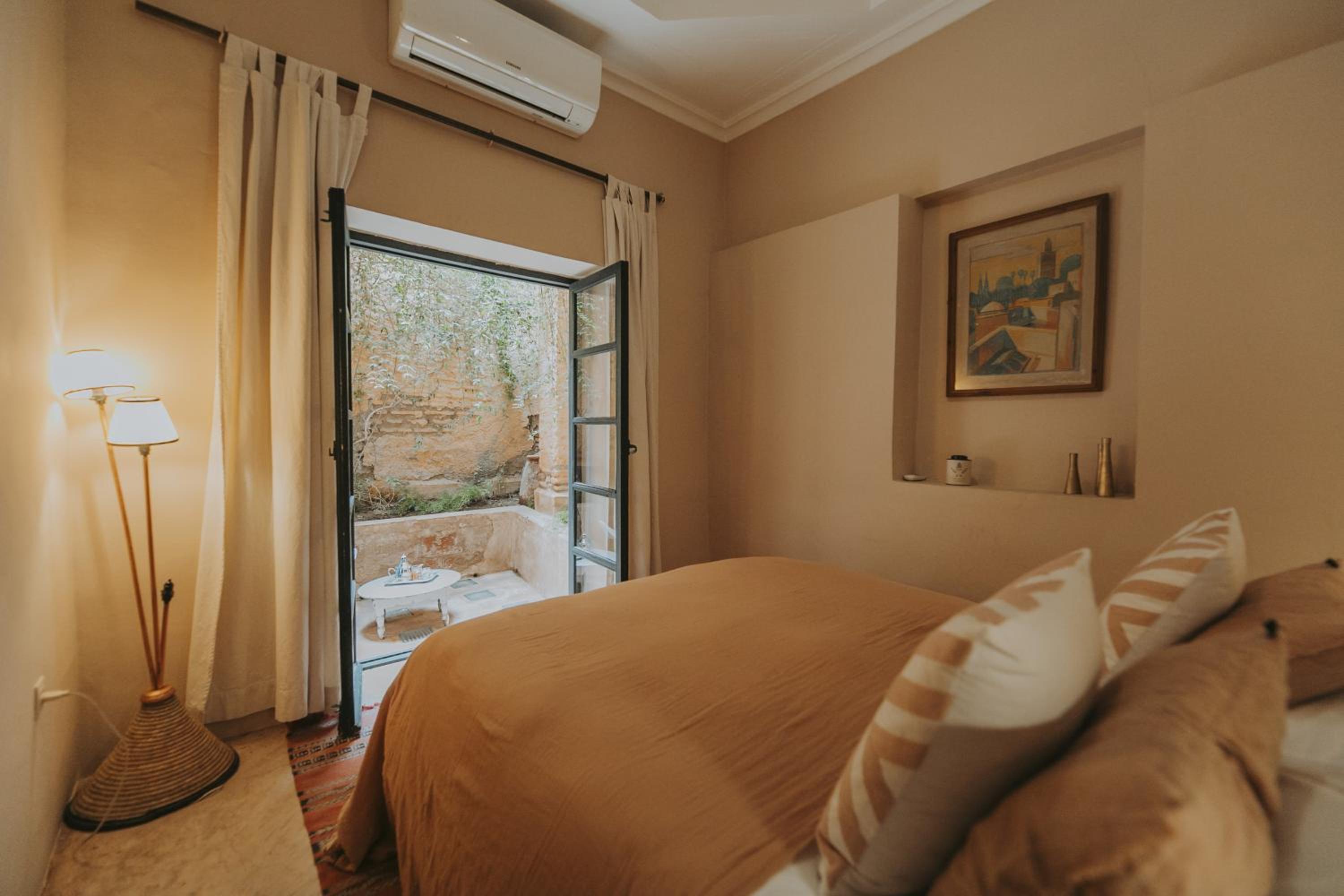 Deluxe Suite - Photo 6