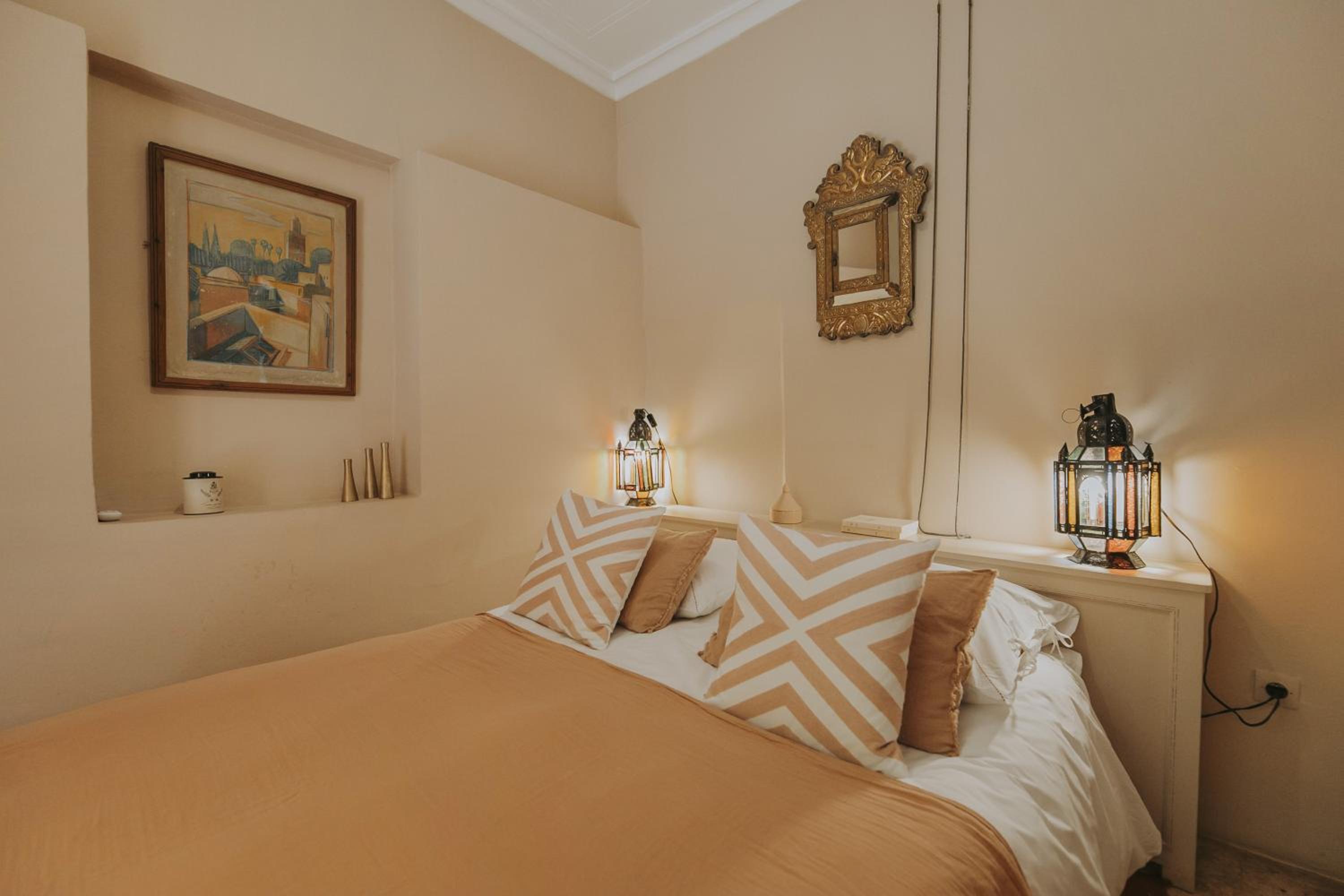 Deluxe Suite - Photo 13