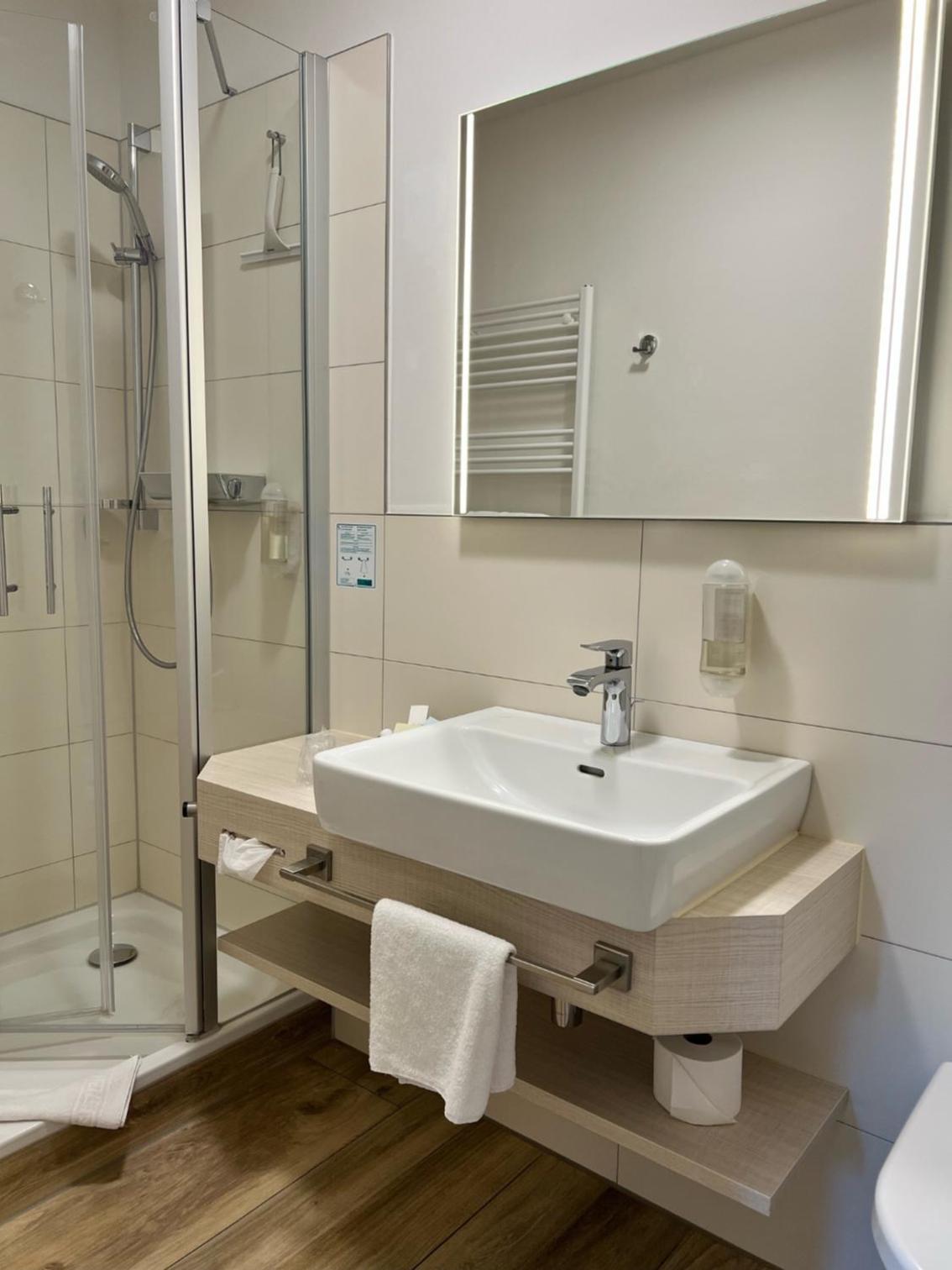 Single Room with Bathroom photo 3