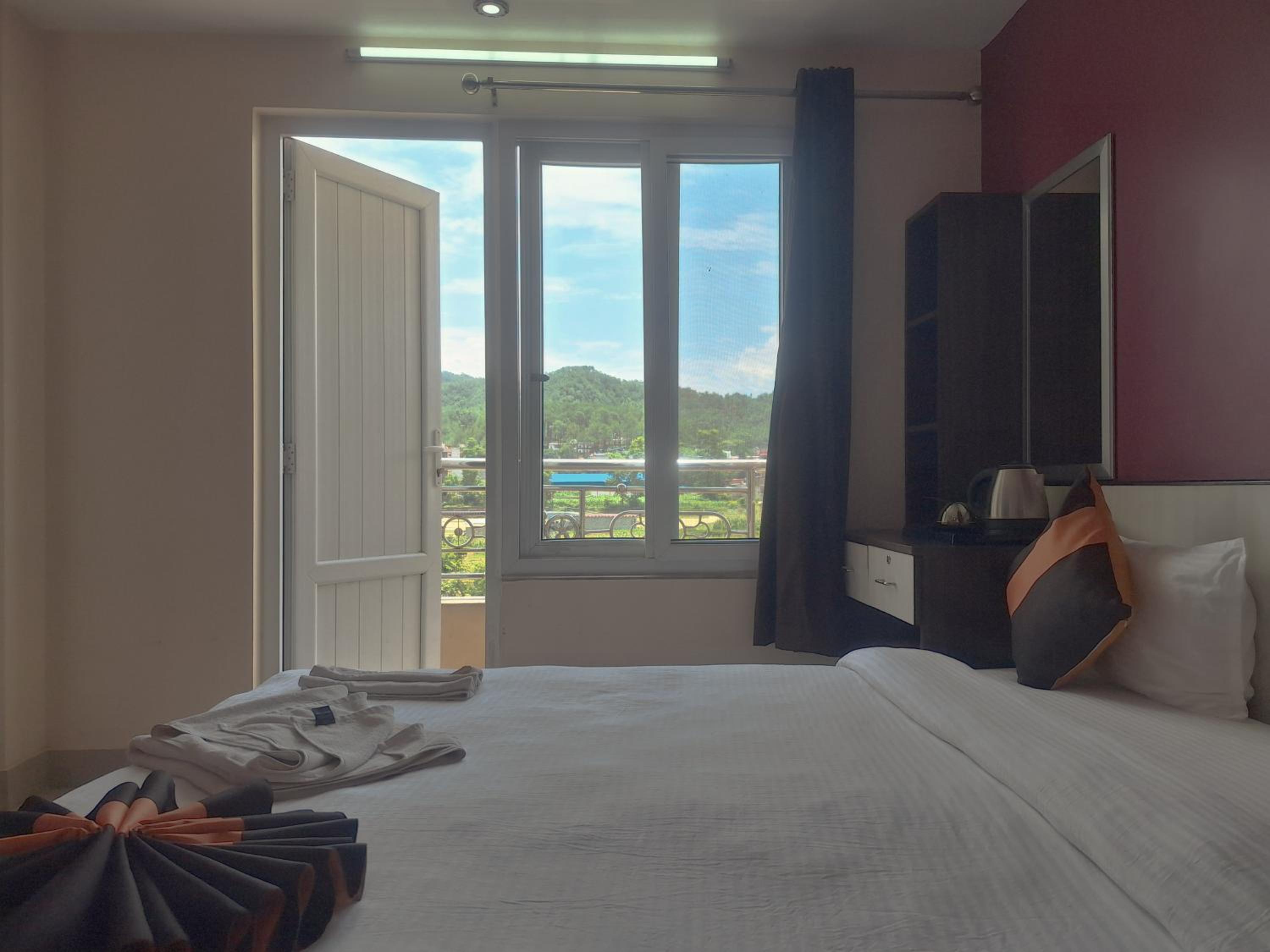 Deluxe Double Room with Balcony photo 1