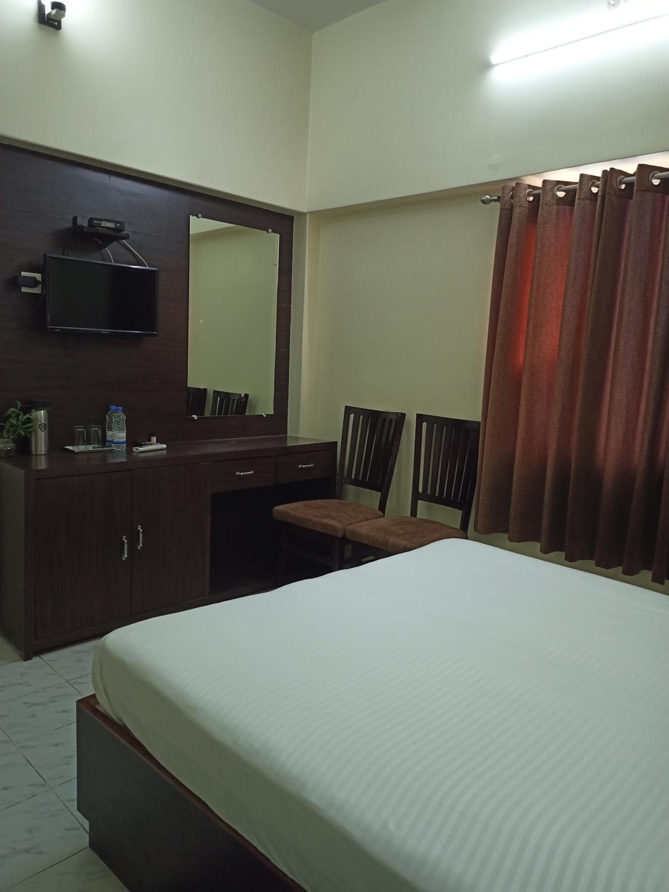Standard Double Room (Includes Ganga Aarti and Darshan assistance to Kashi Vishwanath Temple) photo 2