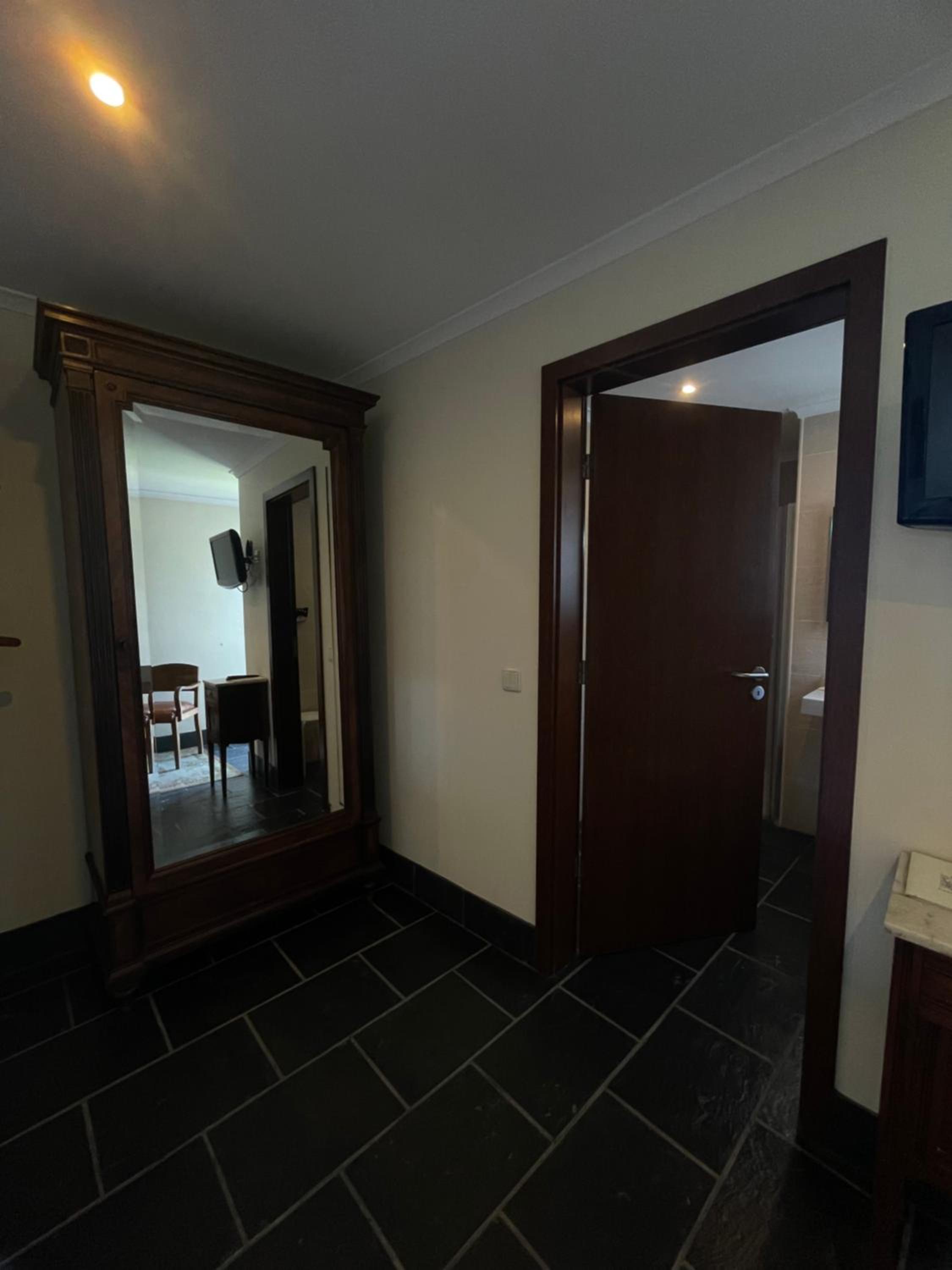 Twin Room - Photo 3