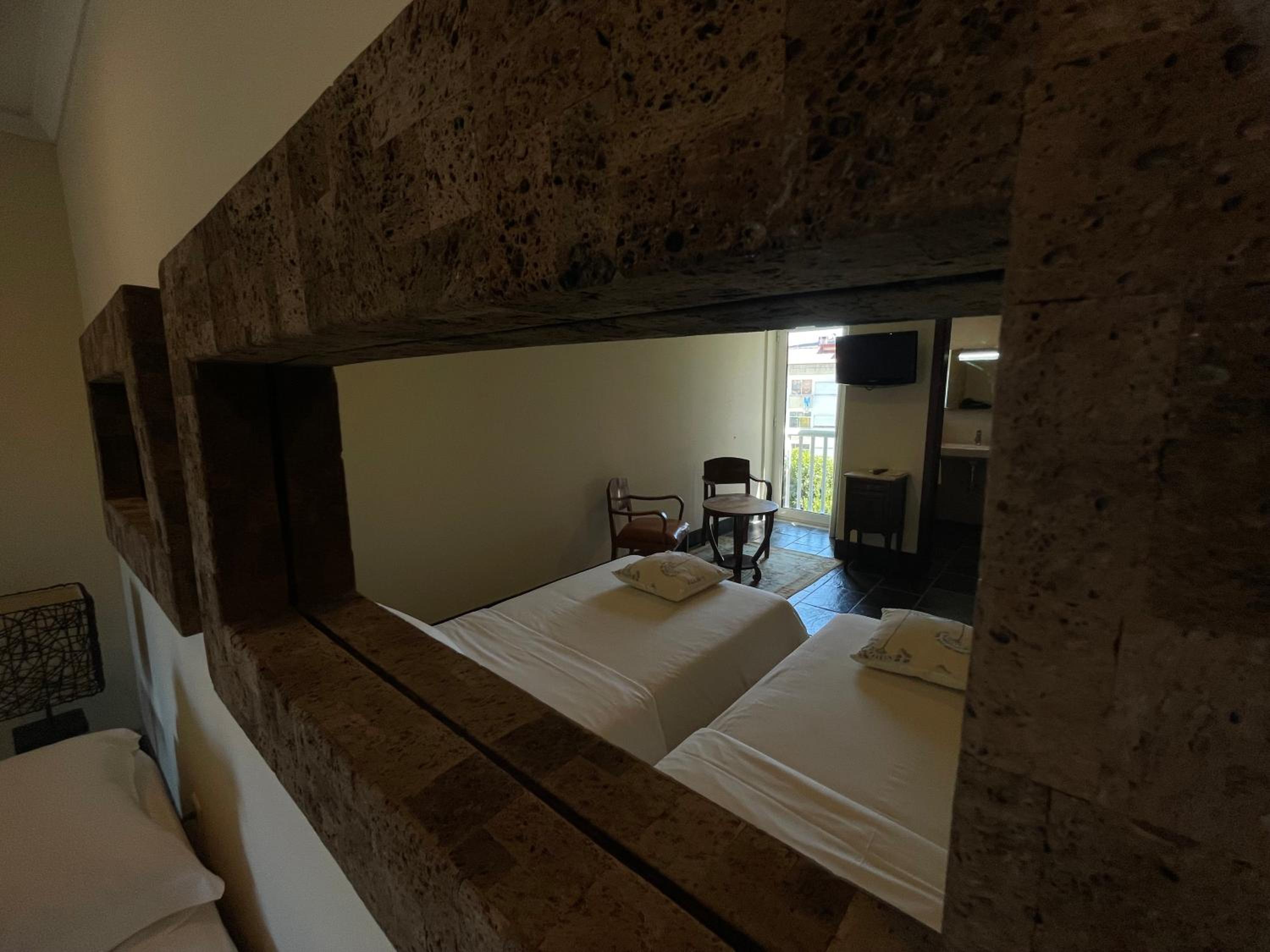 Twin Room - Photo 10