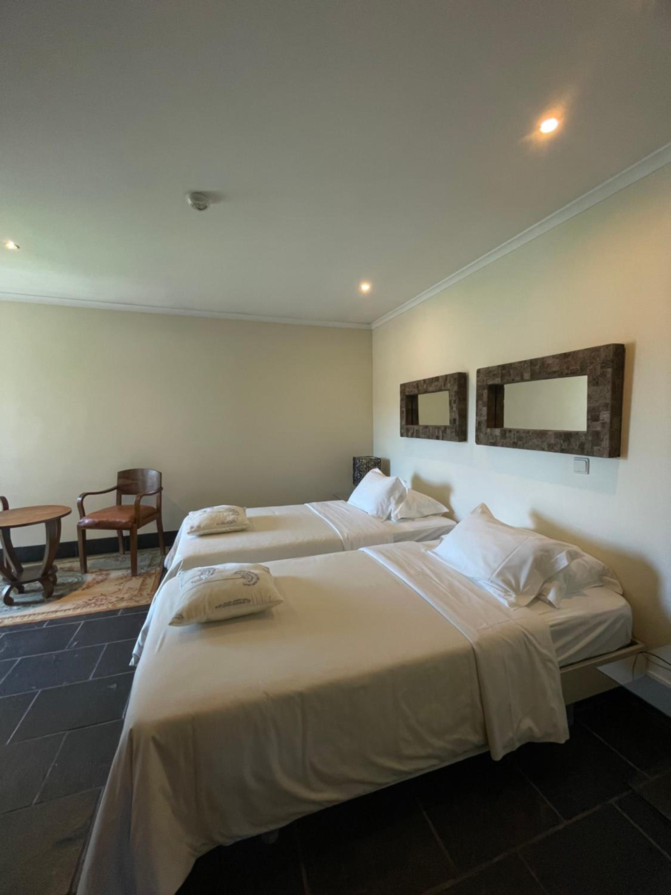 Twin Room - Photo 12